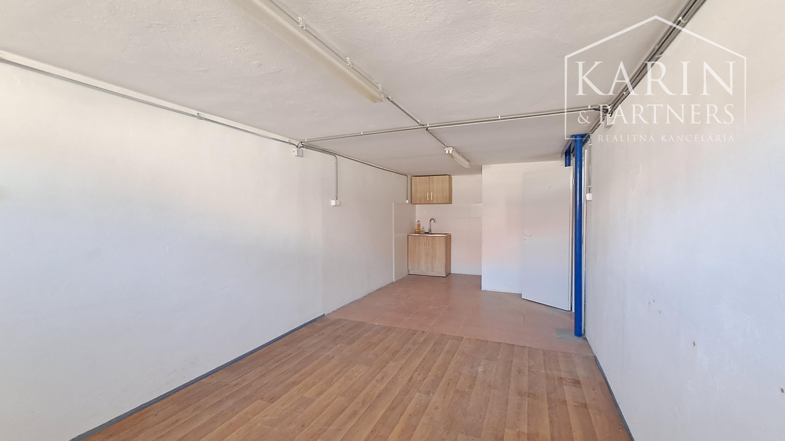 Prenájom kancelársko - obchodné priestory 208 m2, Piešťany