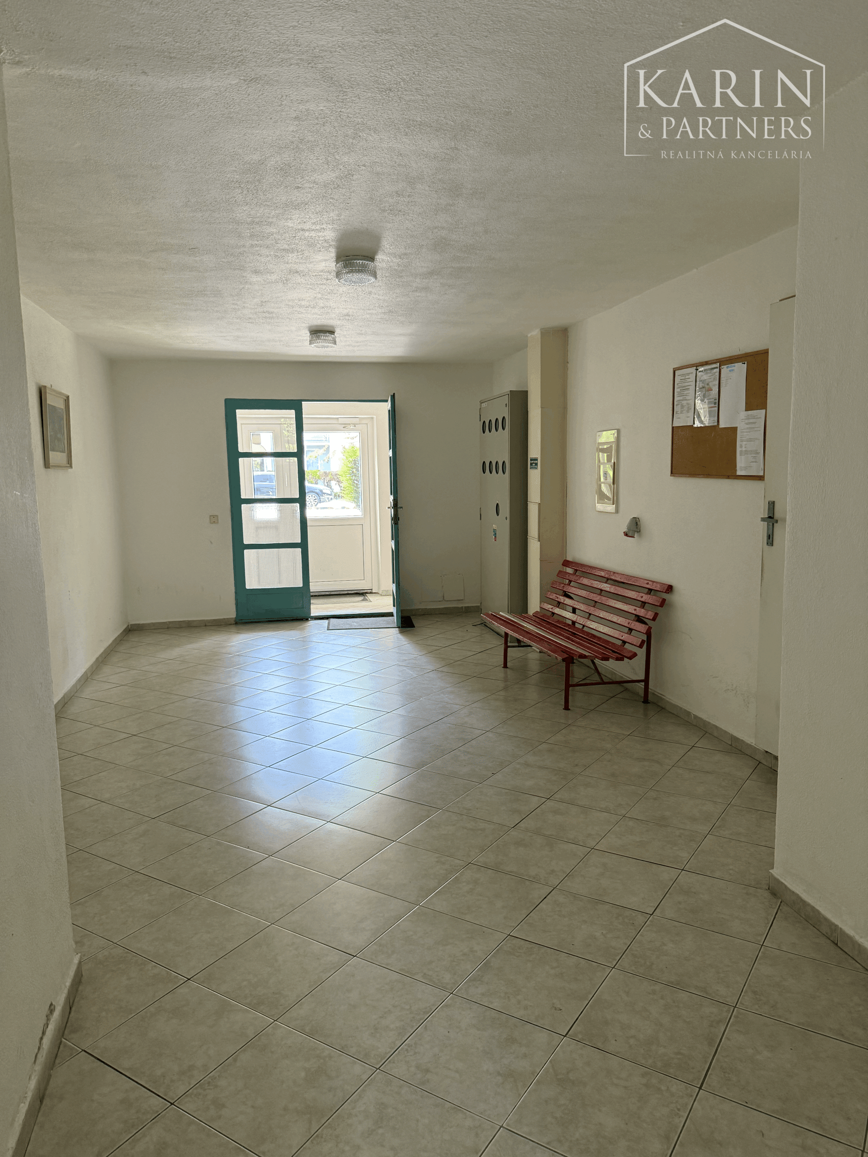 Na predaj 3 izbový byt priamo v Šamoríne, s garážou a pivnicou 96m2