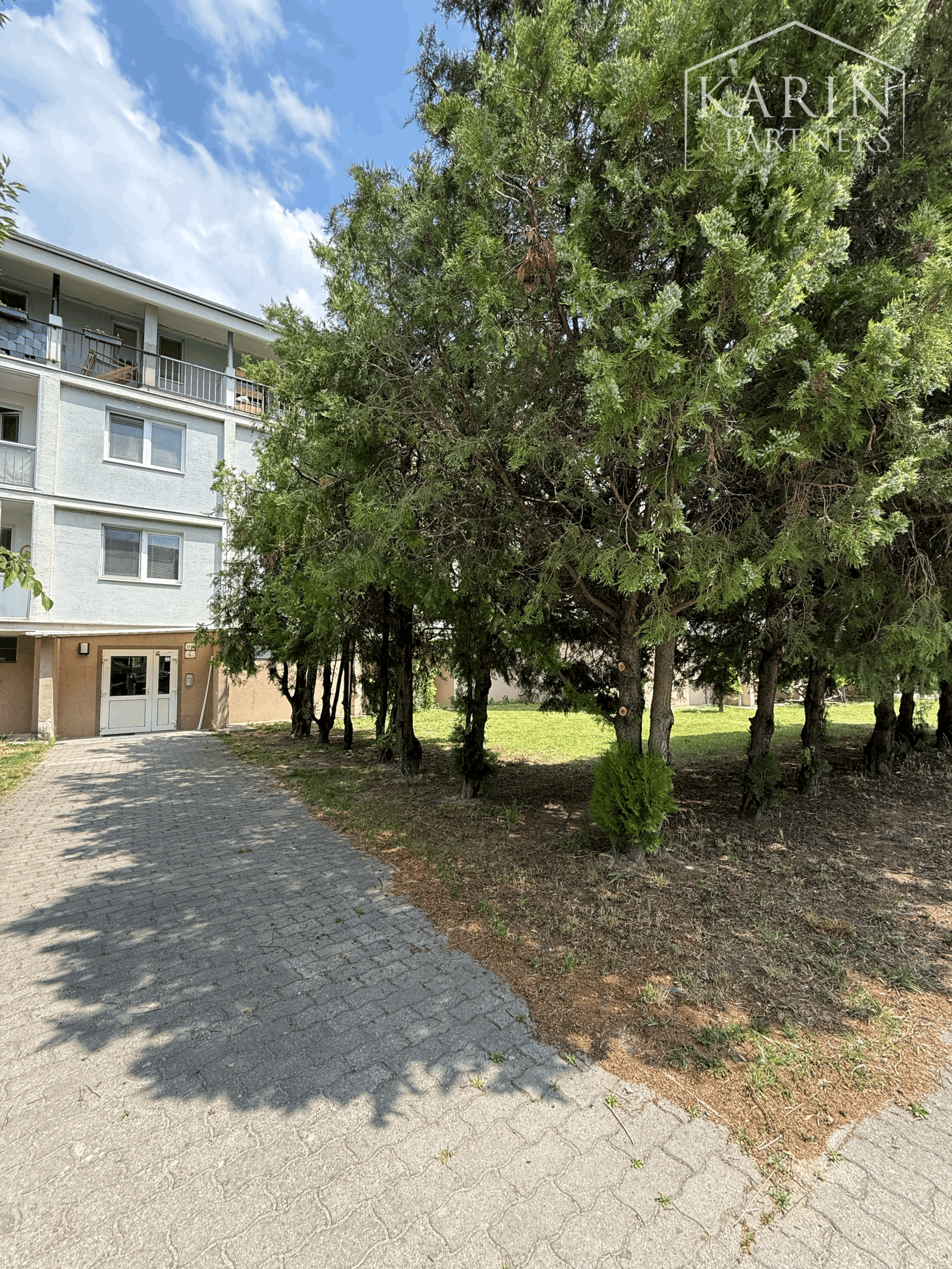 Na predaj 3 izbový byt priamo v Šamoríne, s garážou a pivnicou 96m2