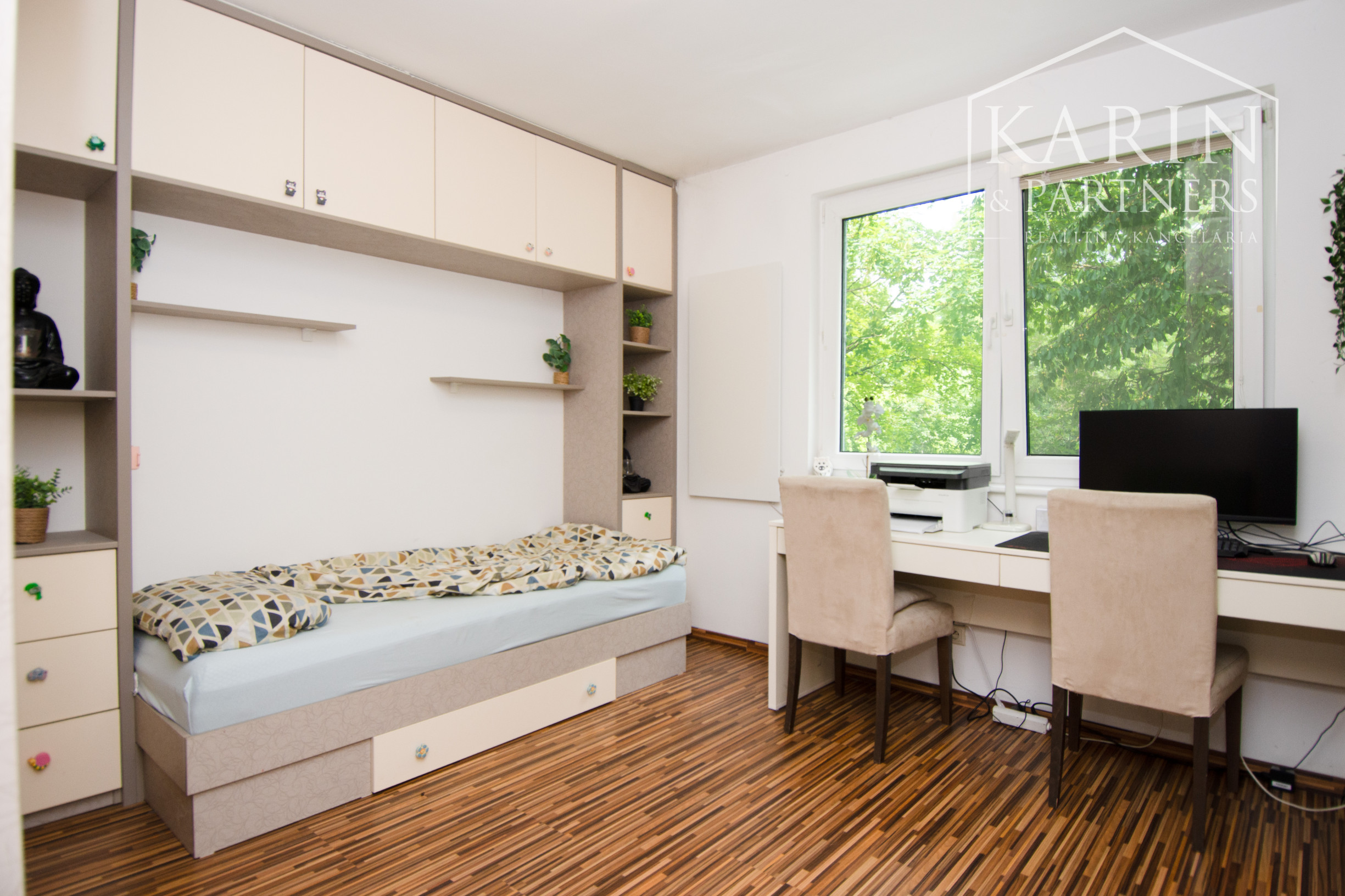 Na predaj 3 izbový byt priamo v Šamoríne, s garážou a pivnicou 96m2