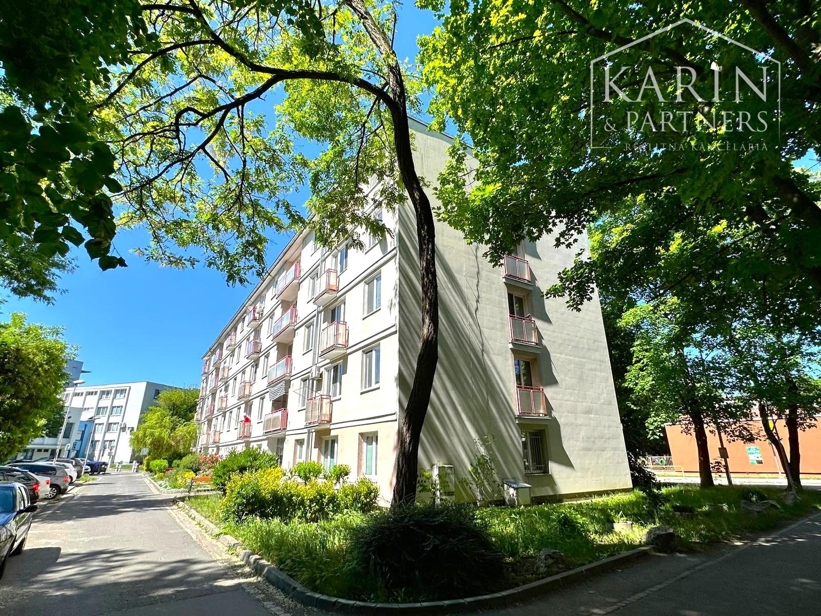 3-izbový byt s dvomi balkónmi v centre Nitry – Párovská ulica