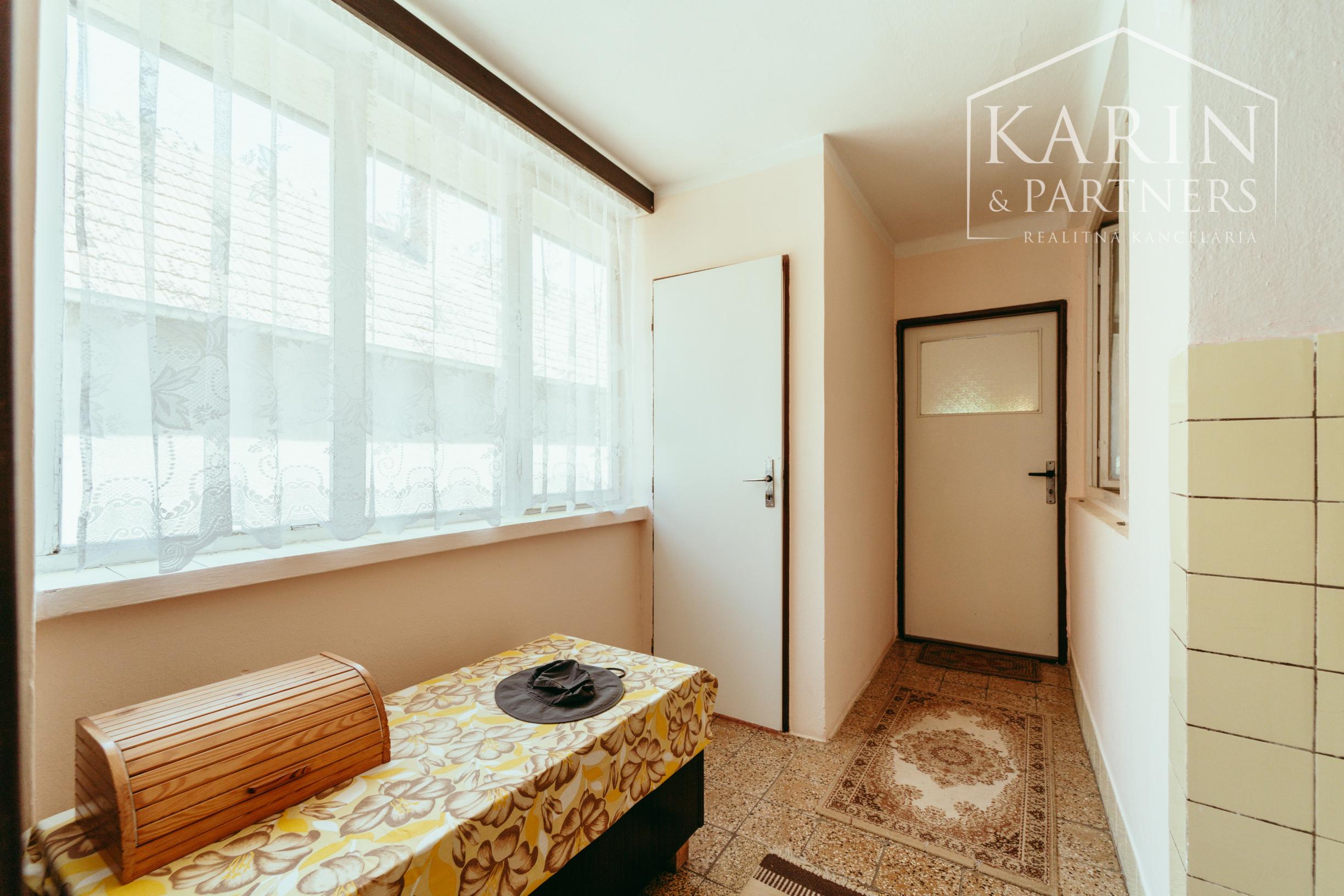POCTIVÝ 3i TEHLOVÝ DOM V TOP PÔVODNOM STAVE, POZEMOK 1129m²