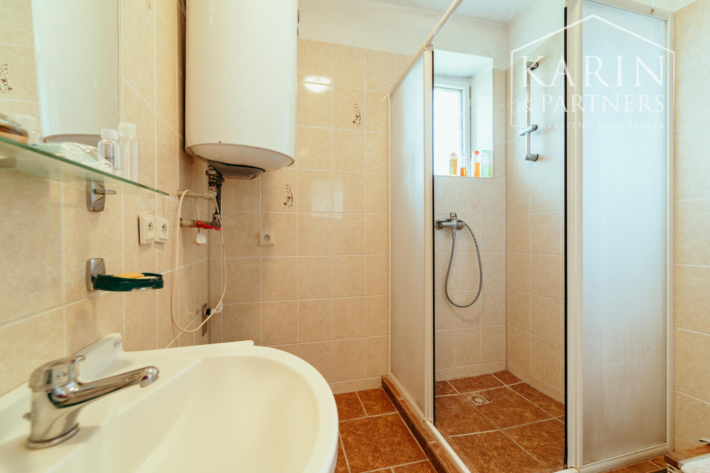 POCTIVÝ 3i TEHLOVÝ DOM V TOP PÔVODNOM STAVE, POZEMOK 1129m²