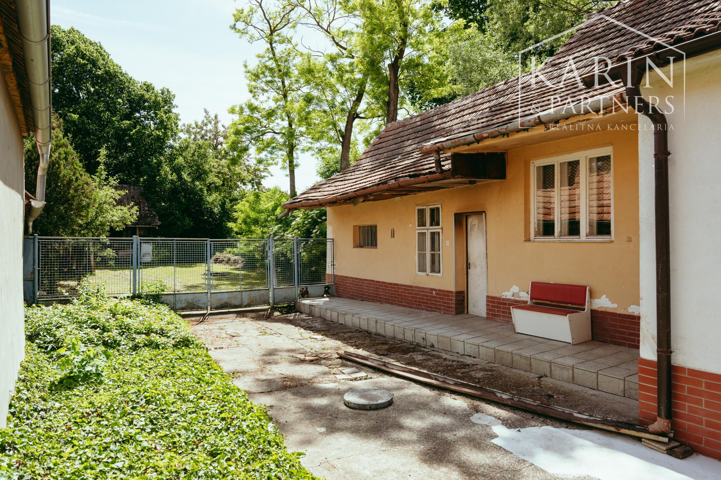 POCTIVÝ 3i TEHLOVÝ DOM V TOP PÔVODNOM STAVE, POZEMOK 1129m²