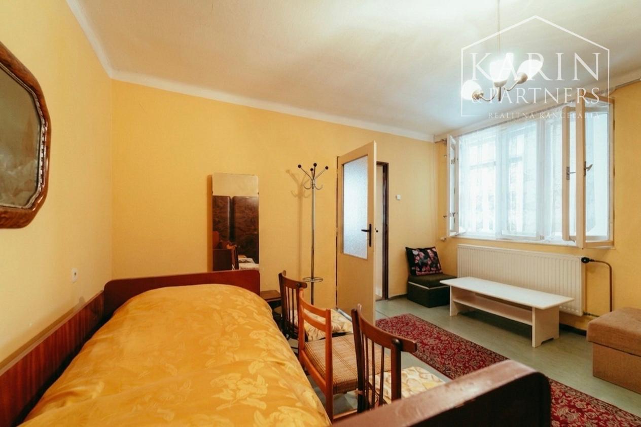 POCTIVÝ 3i TEHLOVÝ DOM V TOP PÔVODNOM STAVE, POZEMOK 1129m²