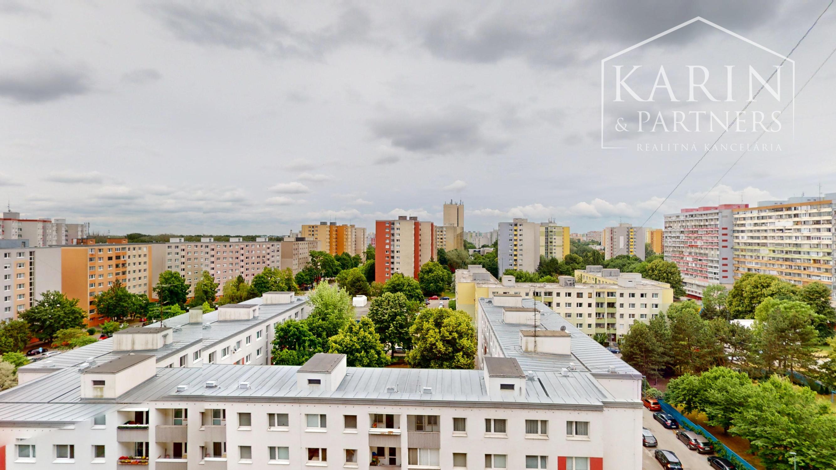 KOMPLETNE ZARIADENÁ GARSÓNKA S LOGGIOU V PETRŽALKE – ROVNIANKOVA ULICA