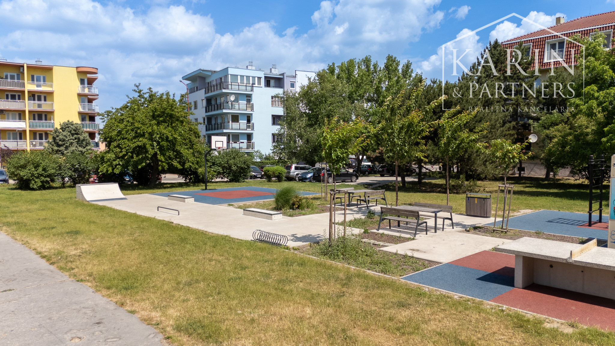 Priestranný 3i byt s balkónom a loggiou v Šamoríne