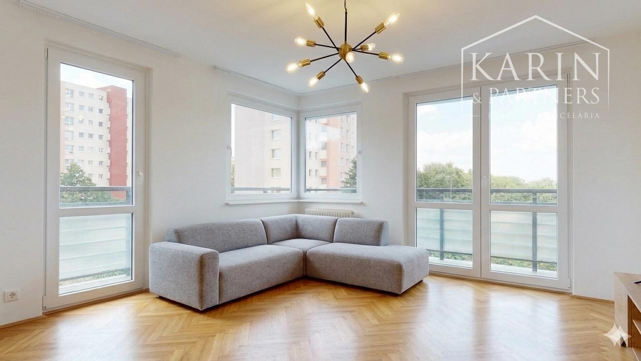 Priestranný 3i byt s balkónom a loggiou v Šamoríne