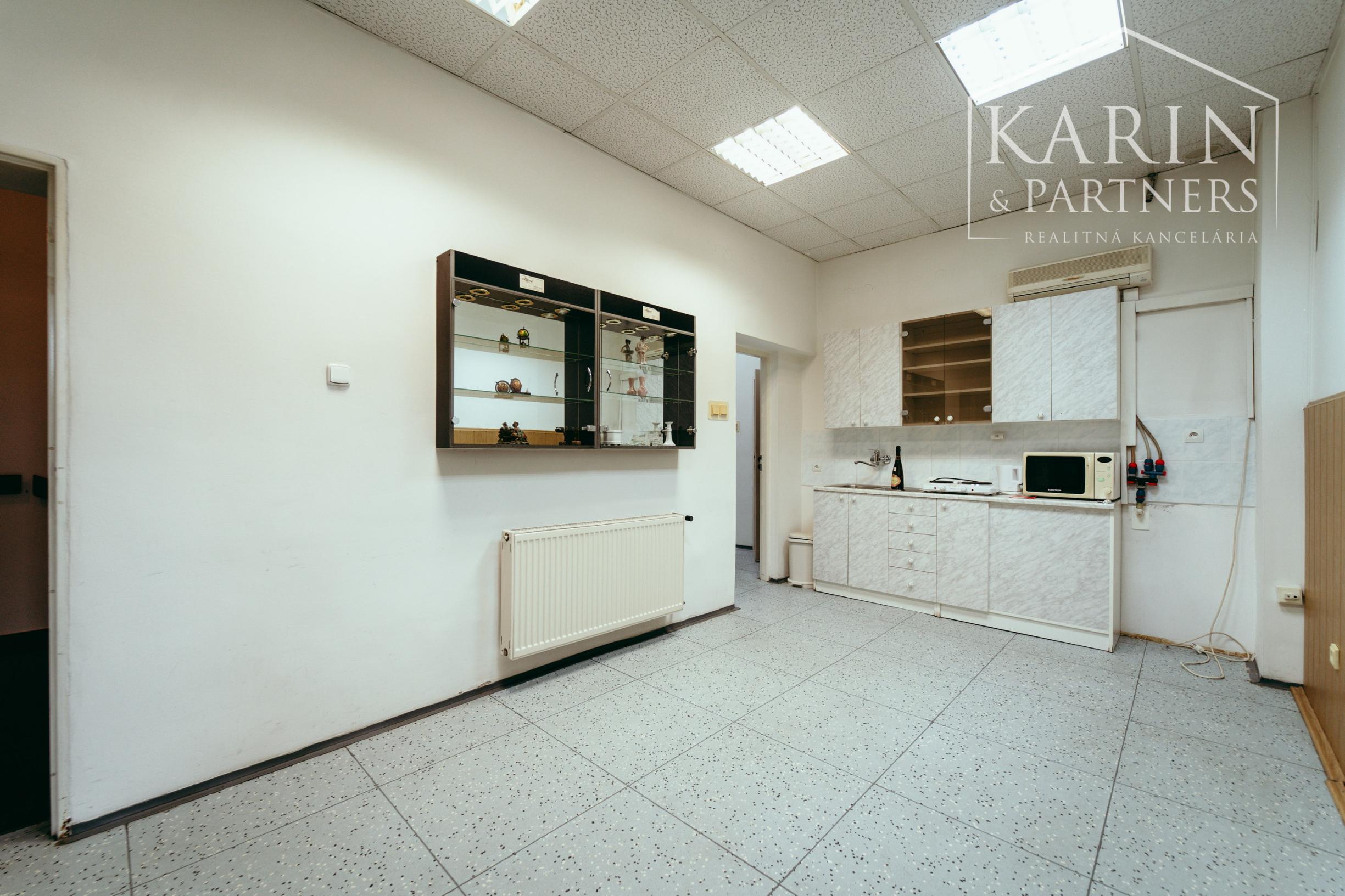 PRENÁJOM: PODNIKATEĽSKÝ OBJEKT V CENTRE HOLÍČA (260 m²)