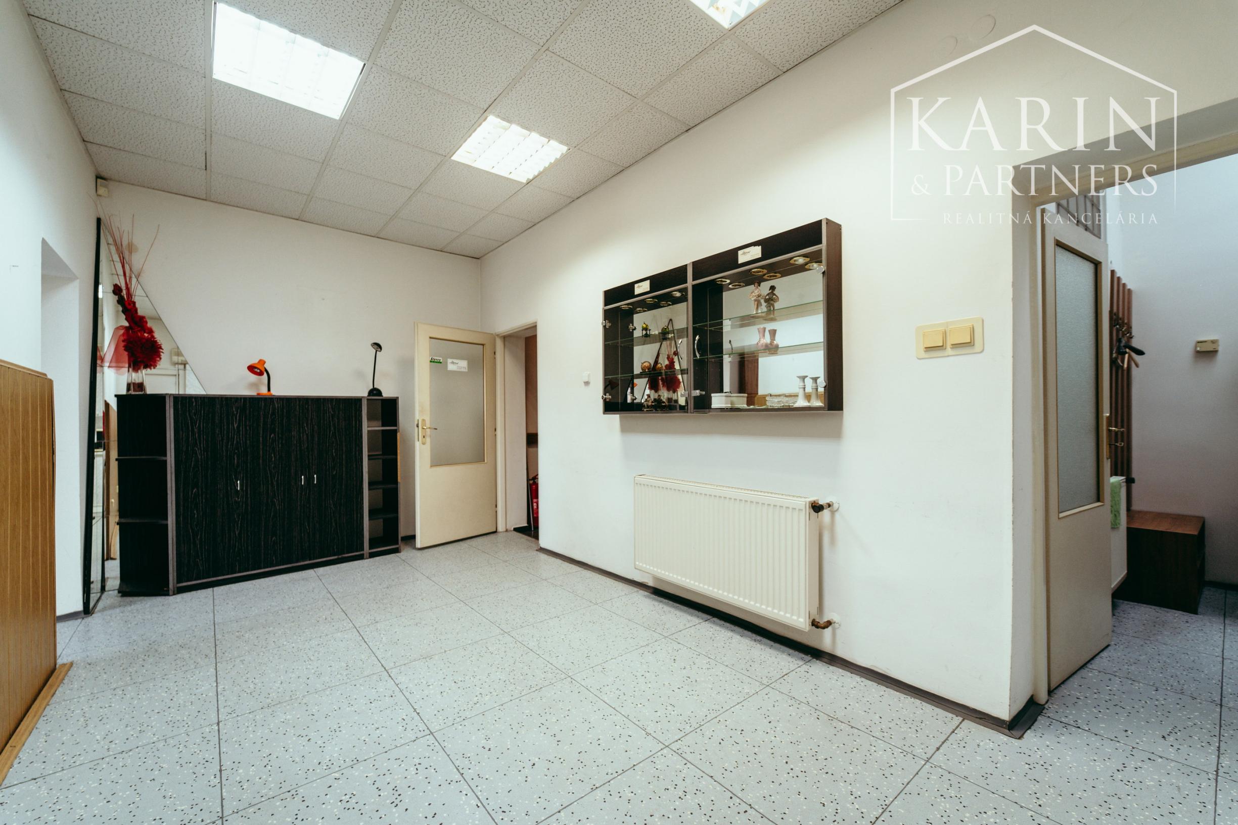 PRENÁJOM: PODNIKATEĽSKÝ OBJEKT V CENTRE HOLÍČA (260 m²)