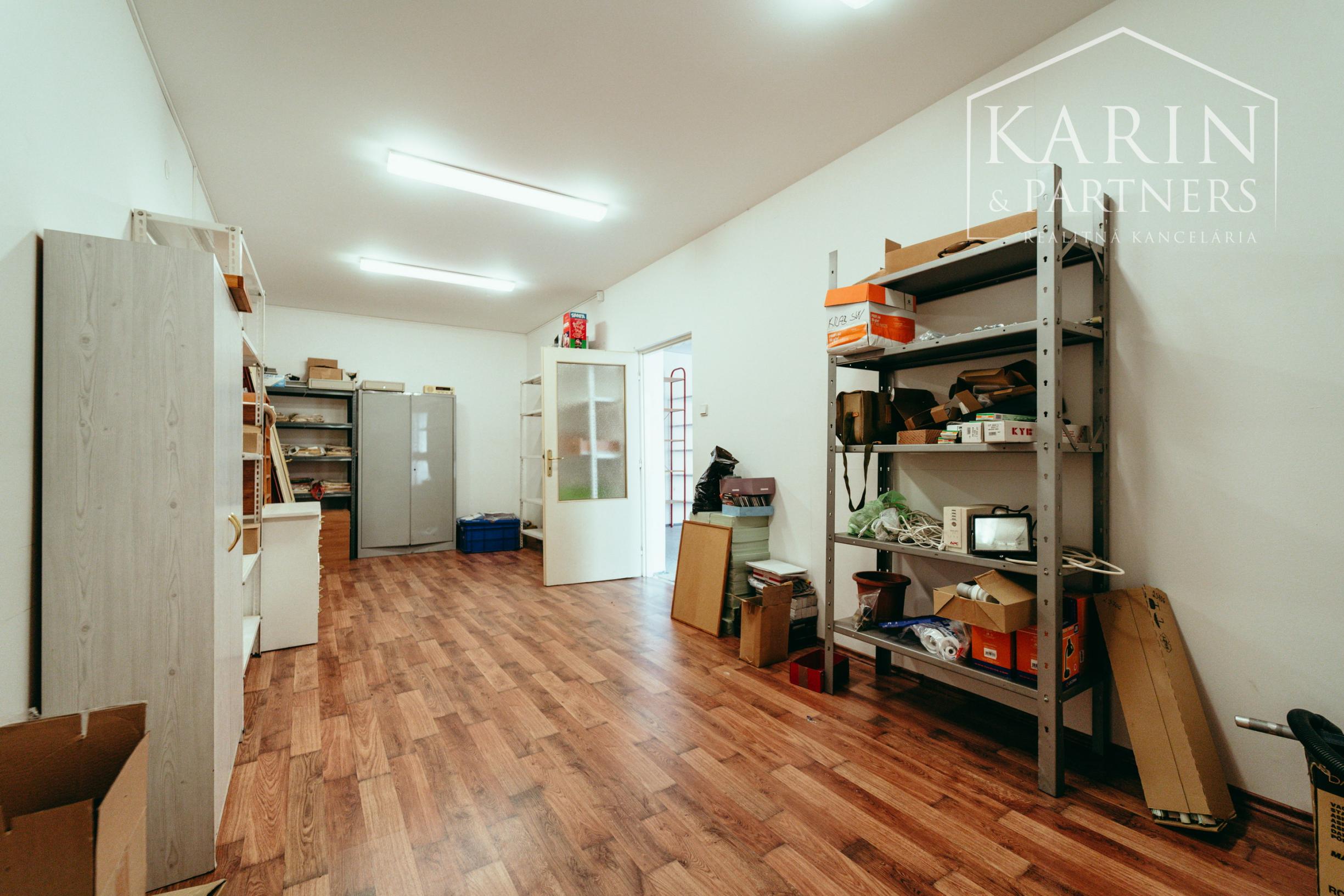 PRENÁJOM: PODNIKATEĽSKÝ OBJEKT V CENTRE HOLÍČA (260 m²)