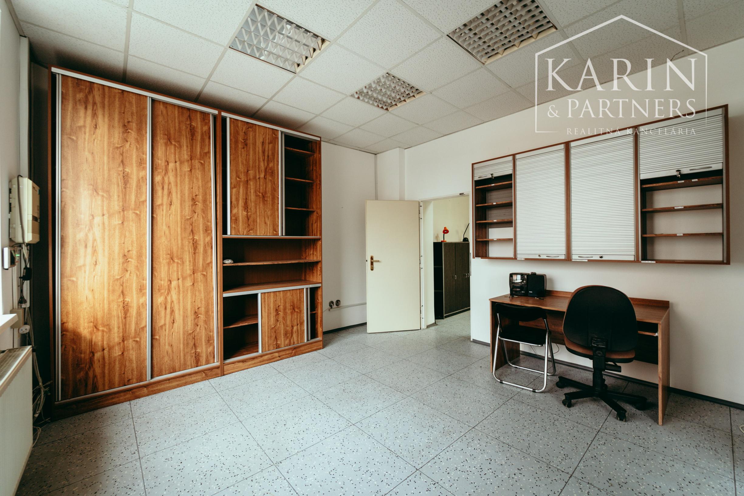 PRENÁJOM: PODNIKATEĽSKÝ OBJEKT V CENTRE HOLÍČA (260 m²)