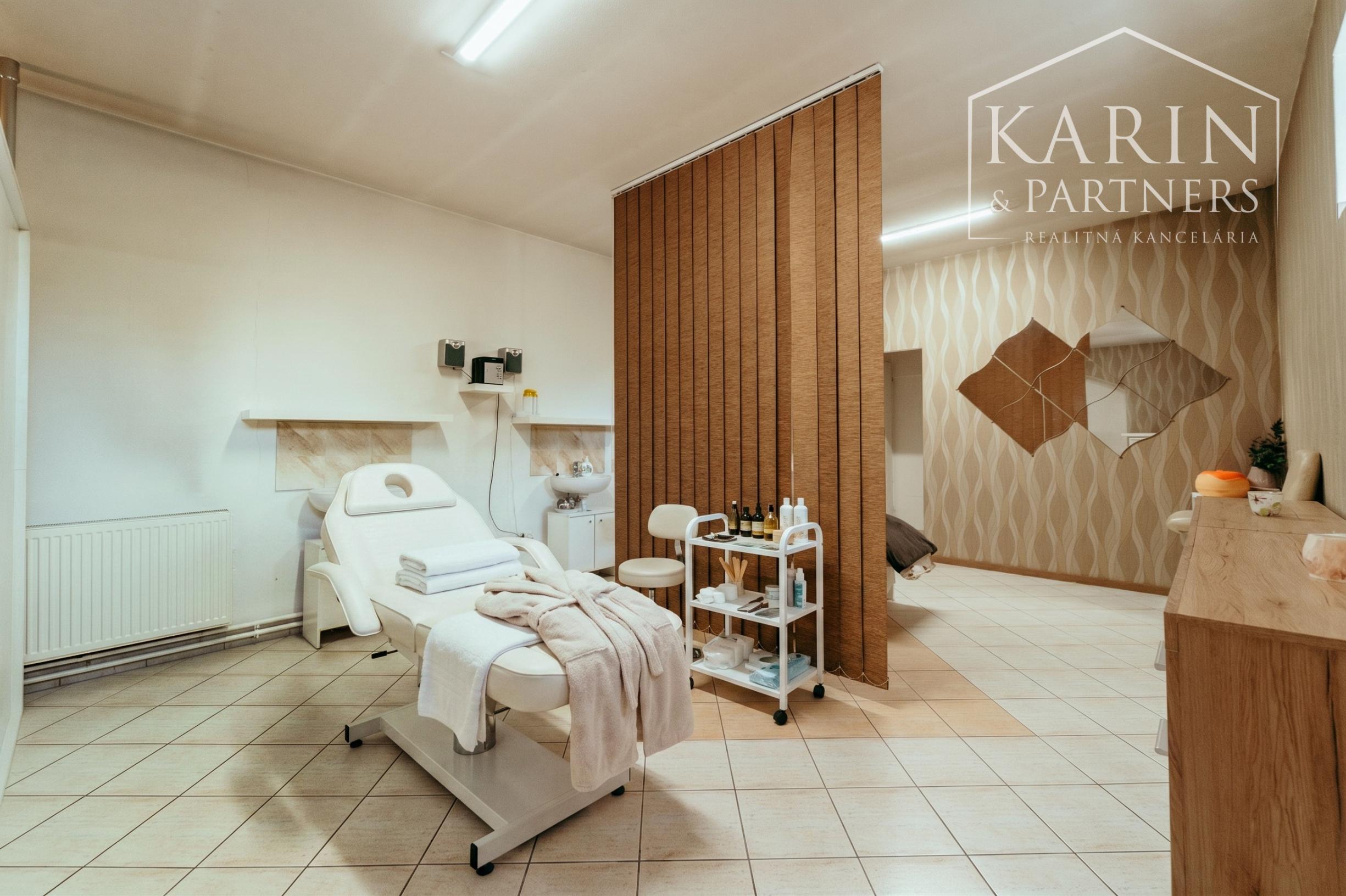 Zabehnutý komerčný priestor k podnikaniu (Salón)