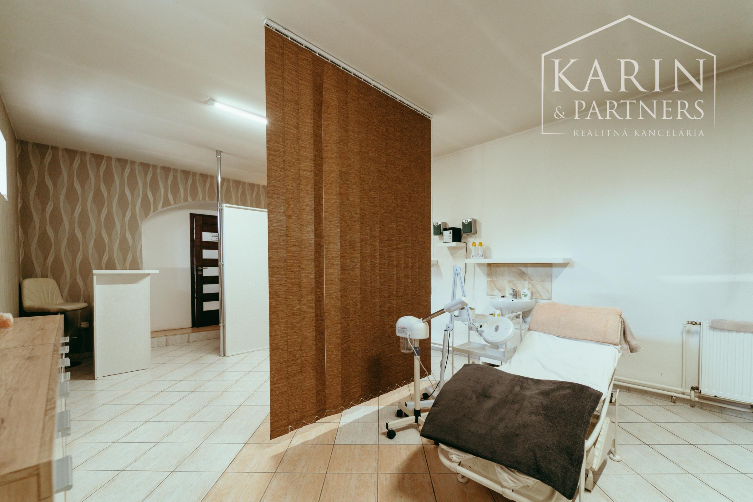 Zabehnutý komerčný priestor k podnikaniu (Salón)