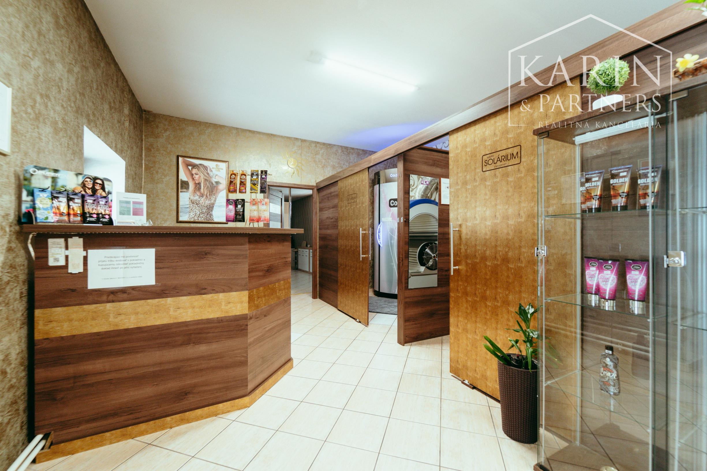 Zabehnutý komerčný priestor k podnikaniu (Salón)