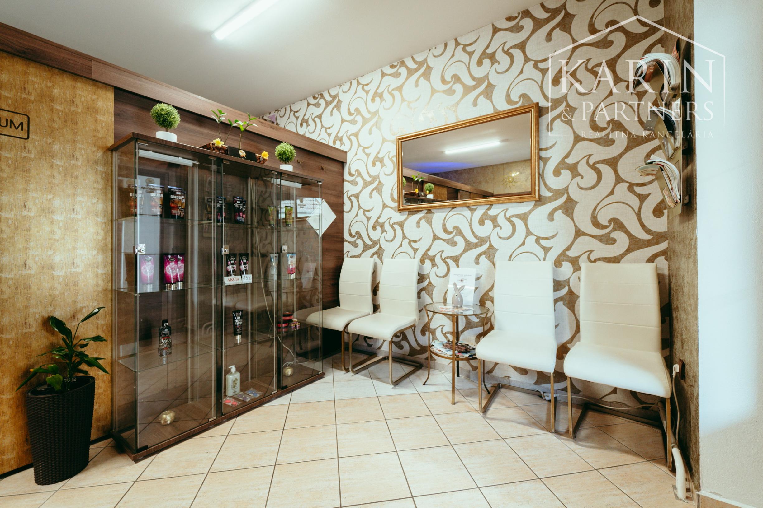 Zabehnutý komerčný priestor k podnikaniu (Salón)