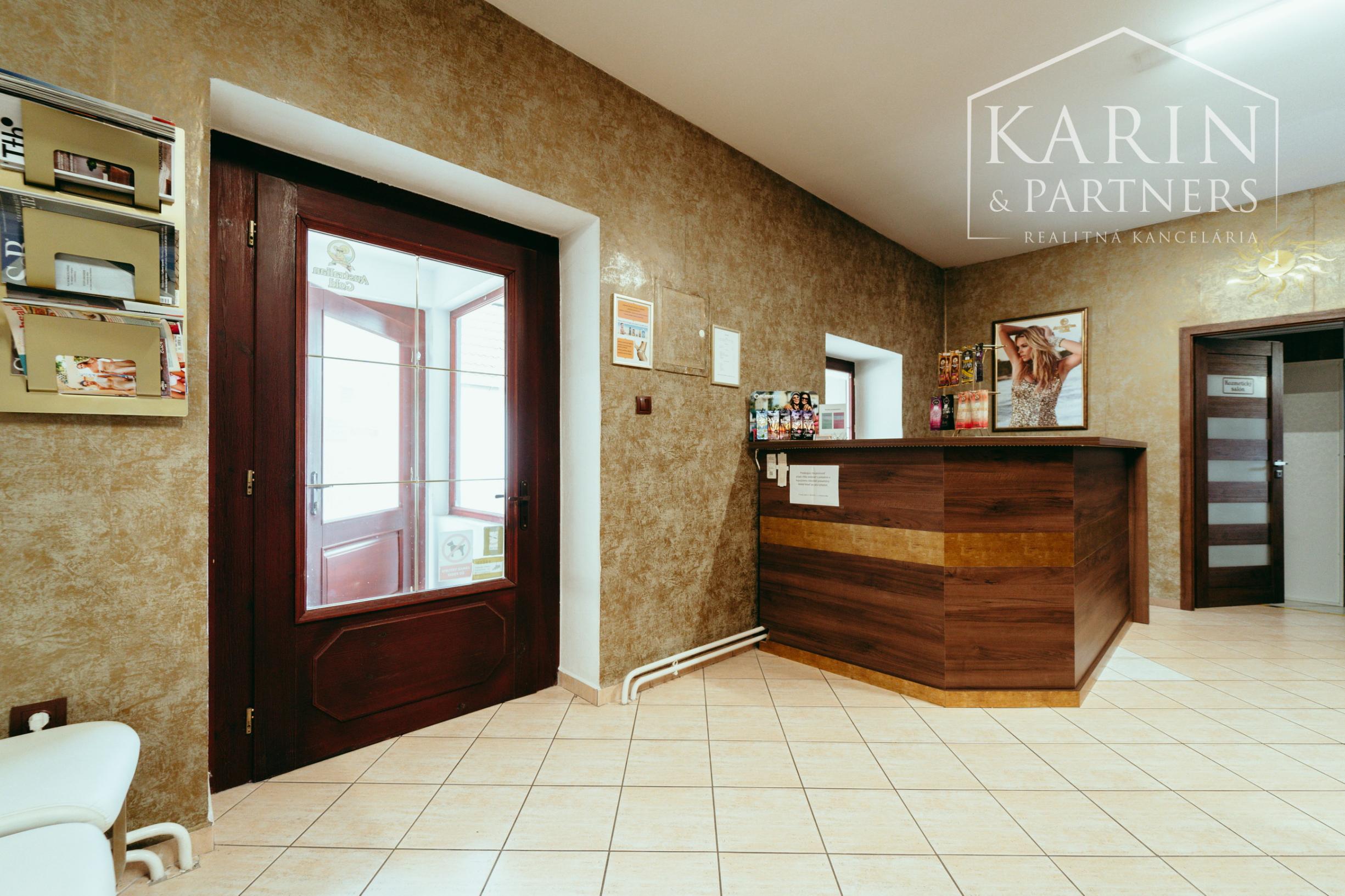 Zabehnutý komerčný priestor k podnikaniu (Salón)