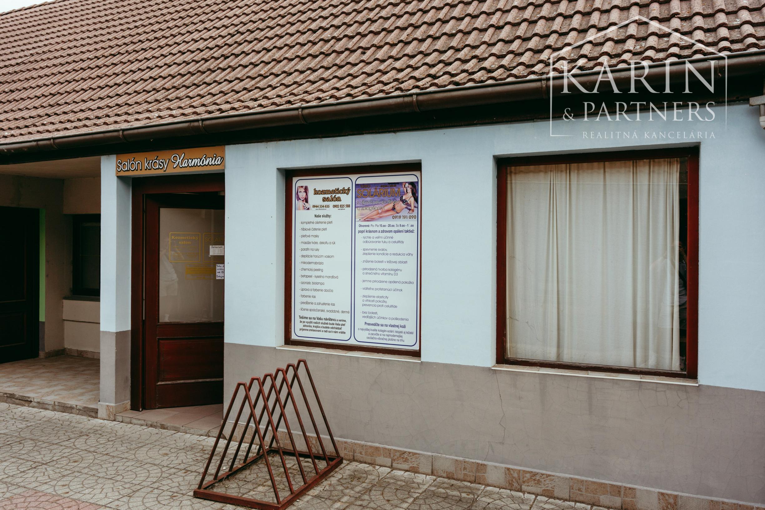 Zabehnutý komerčný priestor k podnikaniu (Salón)