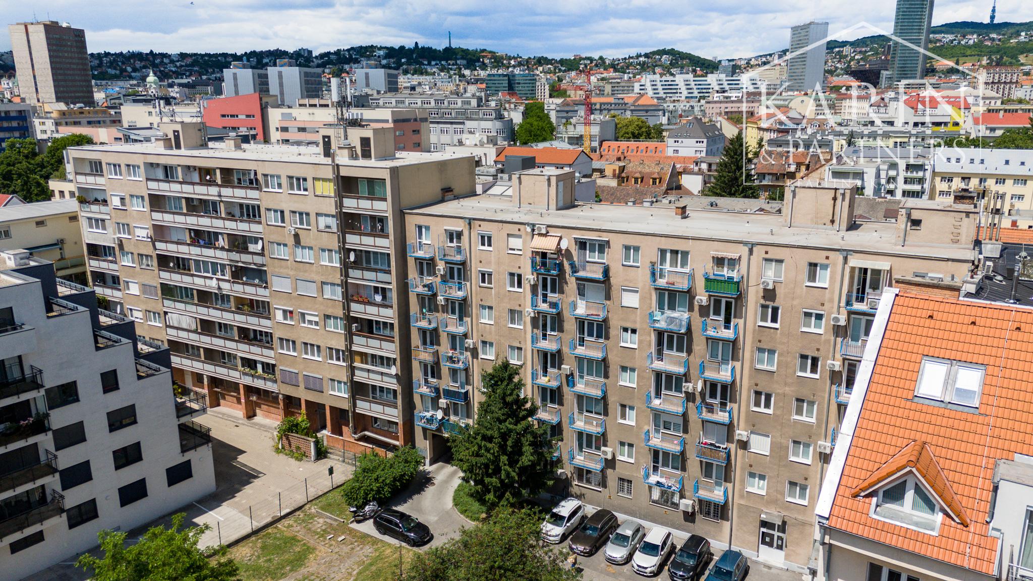 KOMPLETNE ZARIADENÝ 2I BYT S BALKÓNOM A PARKOVACÍM MIESTOM