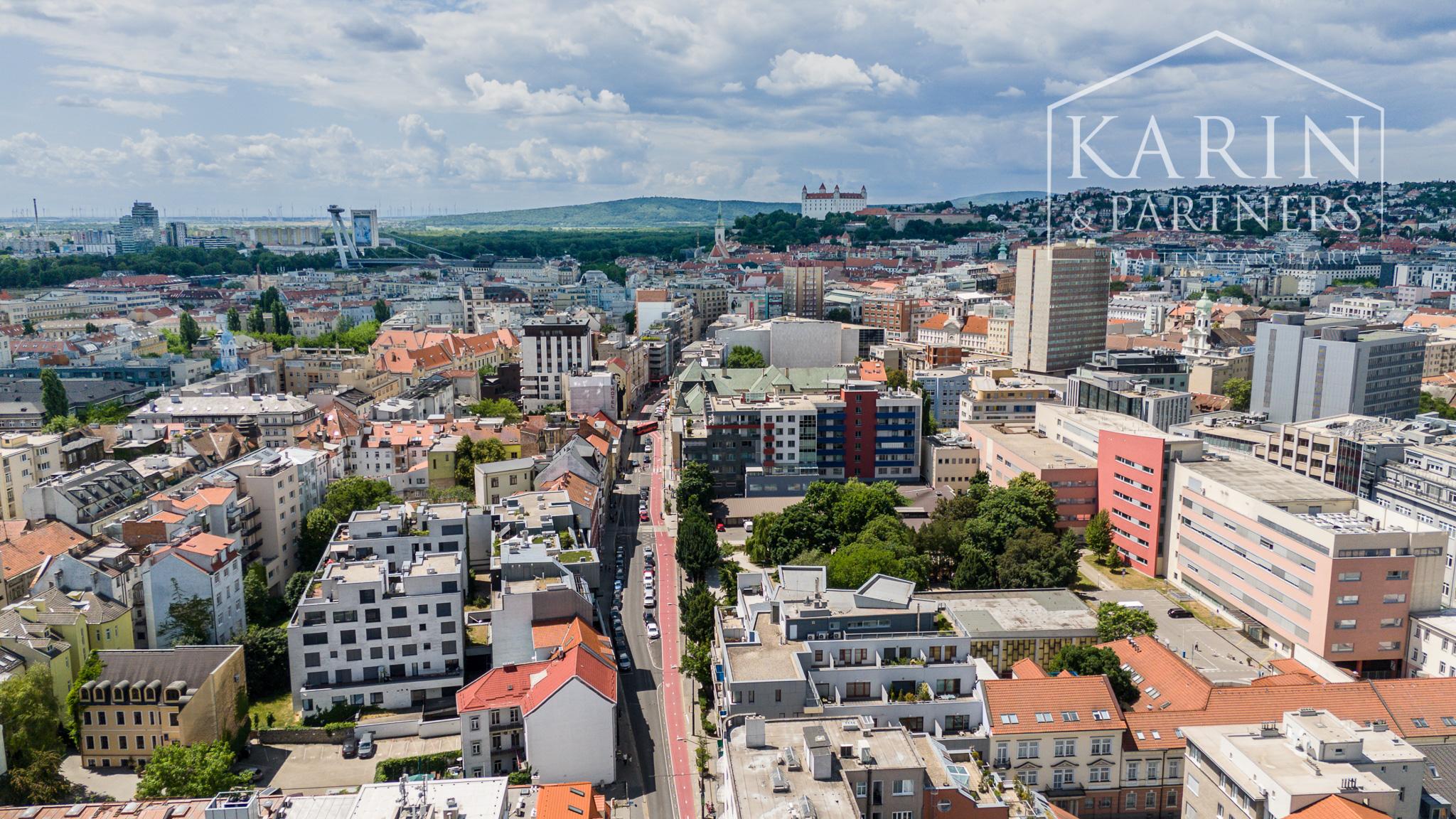 KOMPLETNE ZARIADENÝ 2I BYT S BALKÓNOM A PARKOVACÍM MIESTOM