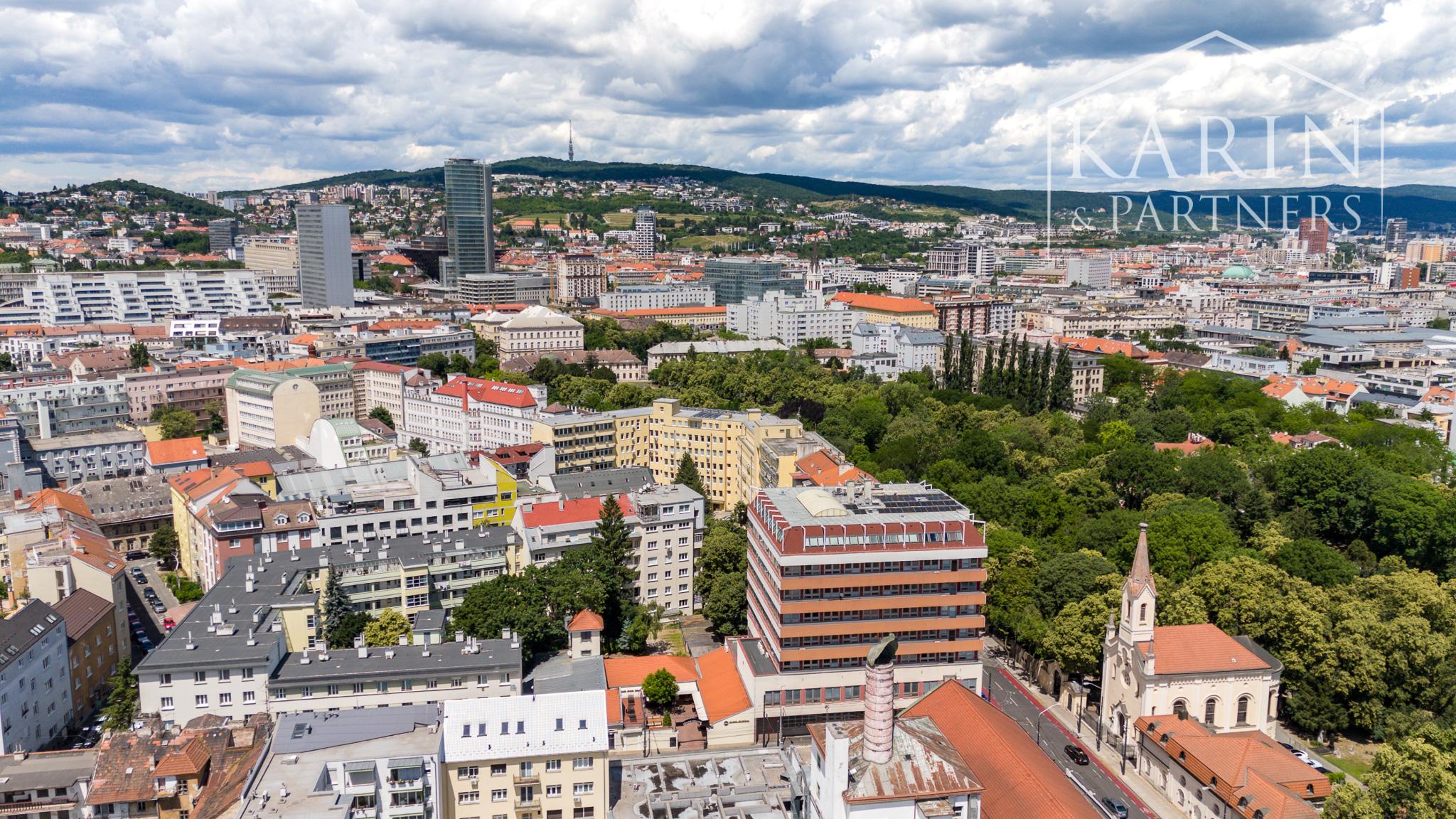 KOMPLETNE ZARIADENÝ 2I BYT S BALKÓNOM A PARKOVACÍM MIESTOM