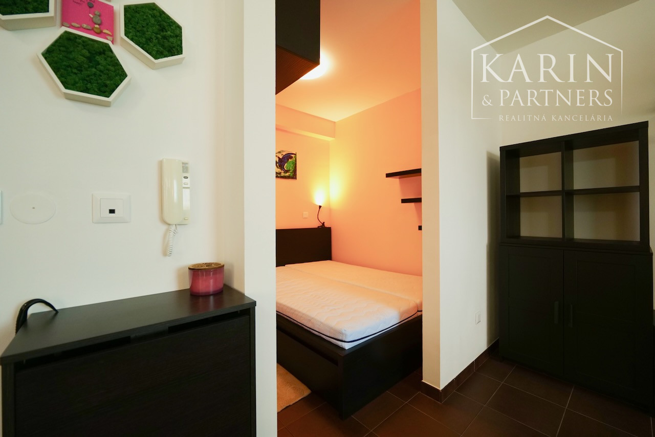 Kompletne zariadený 1,5i byt | Klimatizácia | Loggia | Garáž