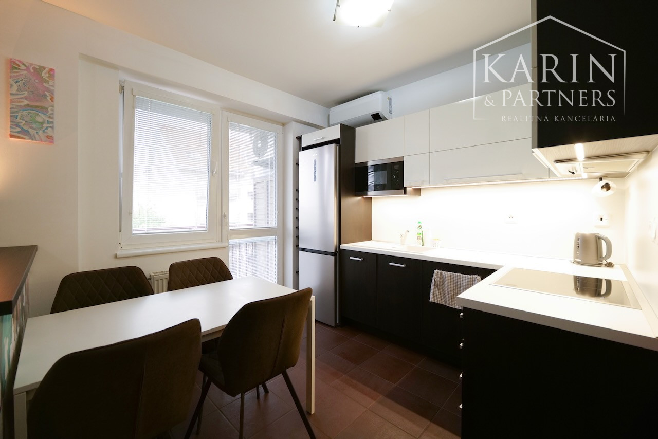 Kompletne zariadený 1,5i byt | Klimatizácia | Loggia | Garáž
