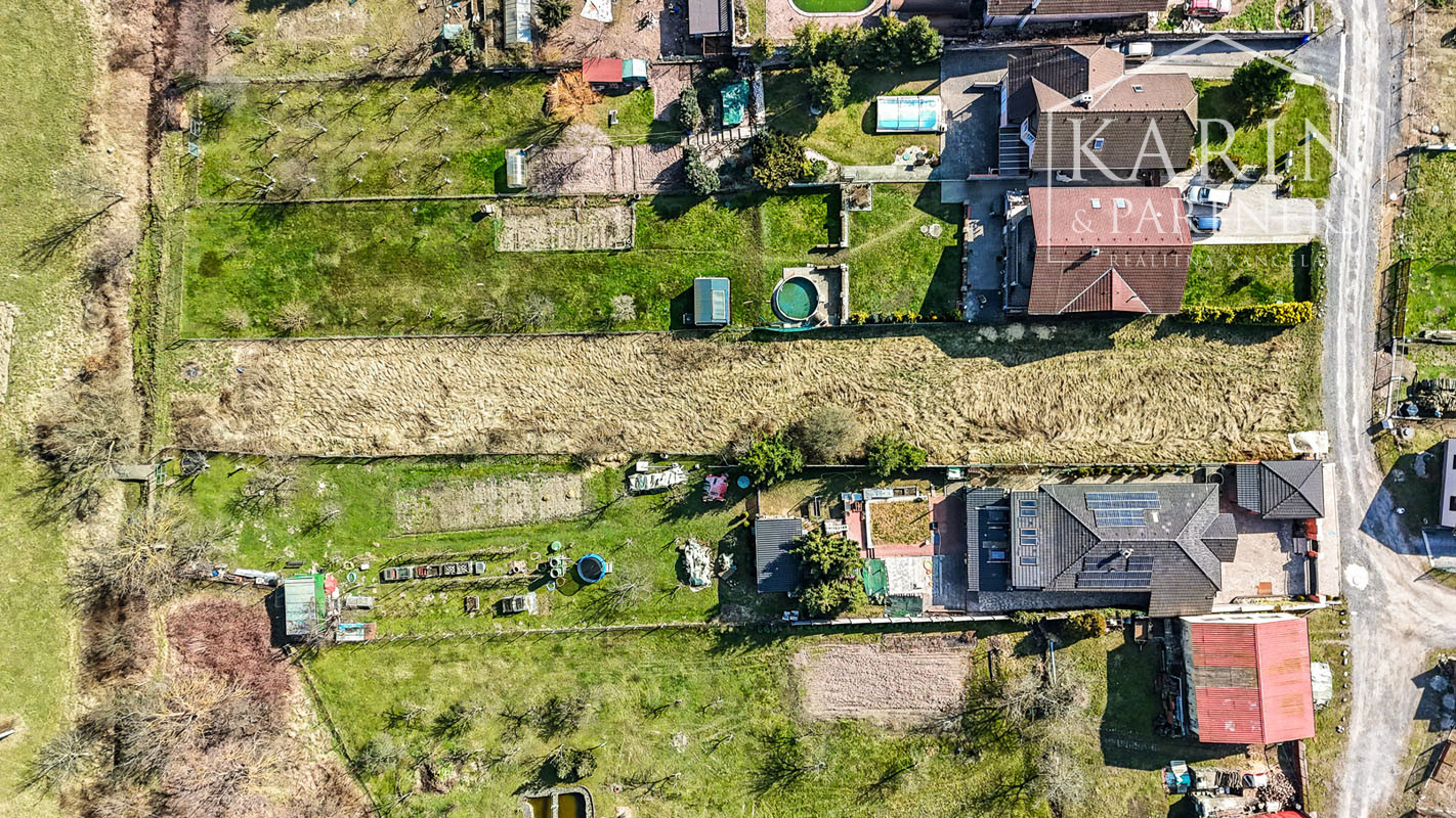 Stavebný pozemok s rozlohou 1758 m² v obci Lošonec.