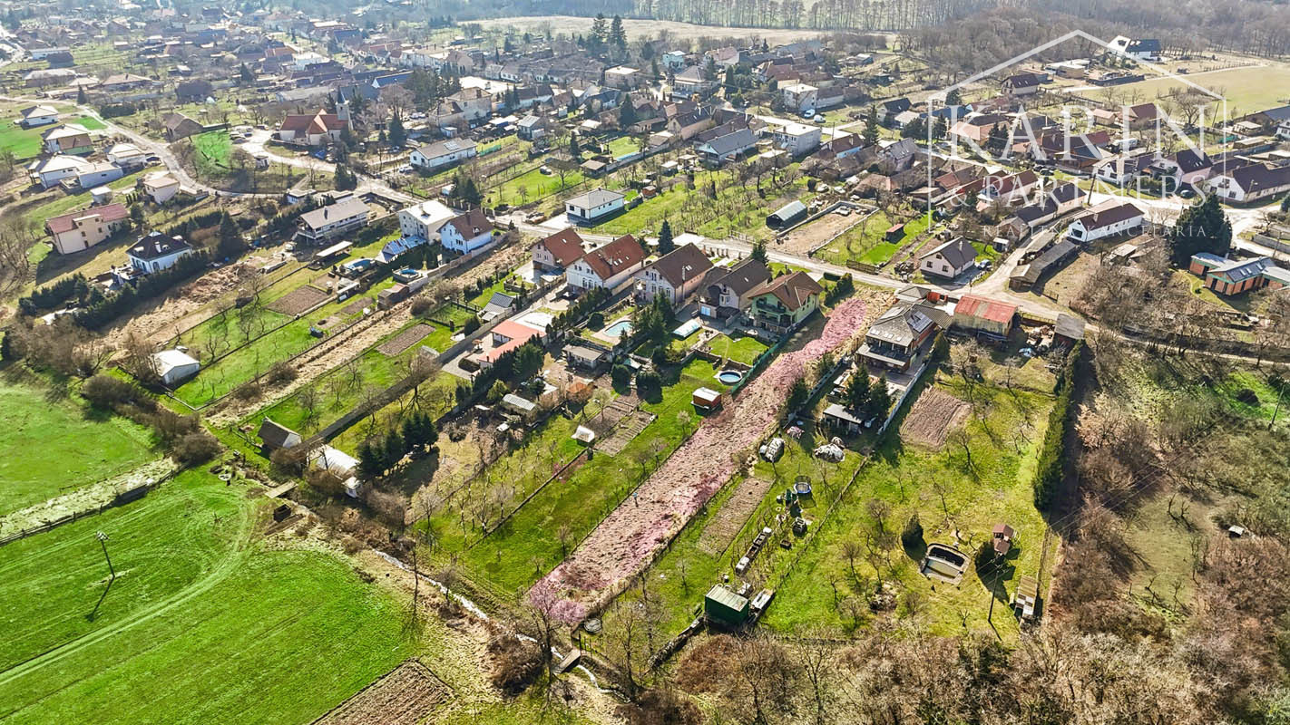 Stavebný pozemok s rozlohou 1758 m² v obci Lošonec.