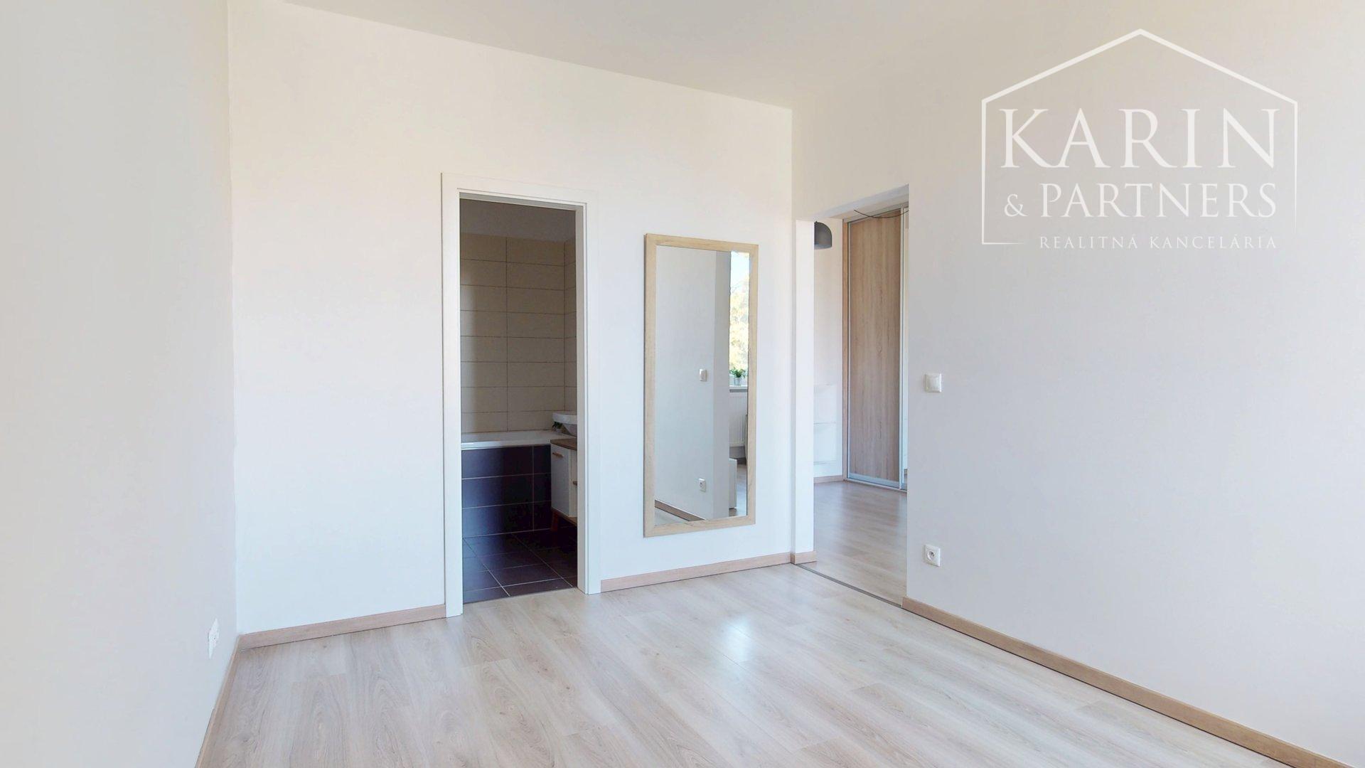 ÚTULNÝ ZARIADENÝ 2I BYT S BALKÓNOM, PIVNICOU A PARKOVACÍM MIESTOM