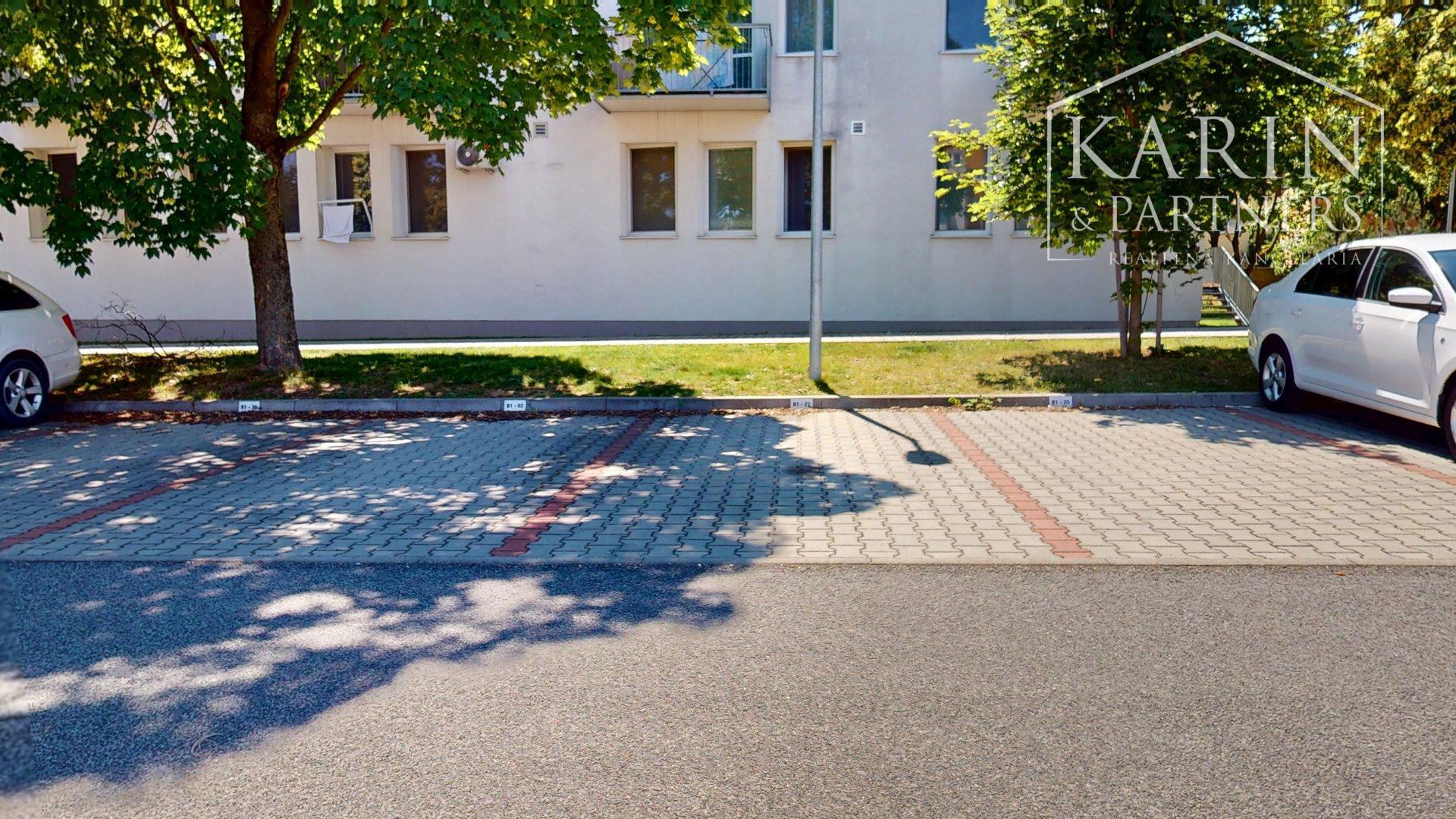 ÚTULNÝ ZARIADENÝ 2I BYT S BALKÓNOM, PIVNICOU A PARKOVACÍM MIESTOM