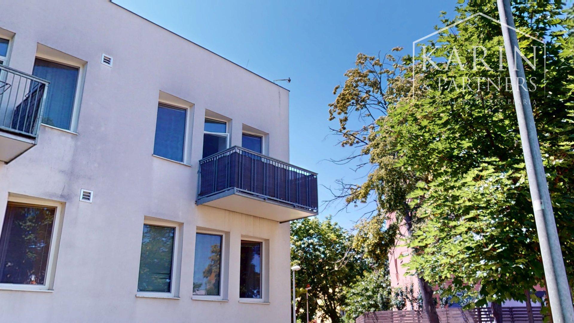 ÚTULNÝ ZARIADENÝ 2I BYT S BALKÓNOM, PIVNICOU A PARKOVACÍM MIESTOM