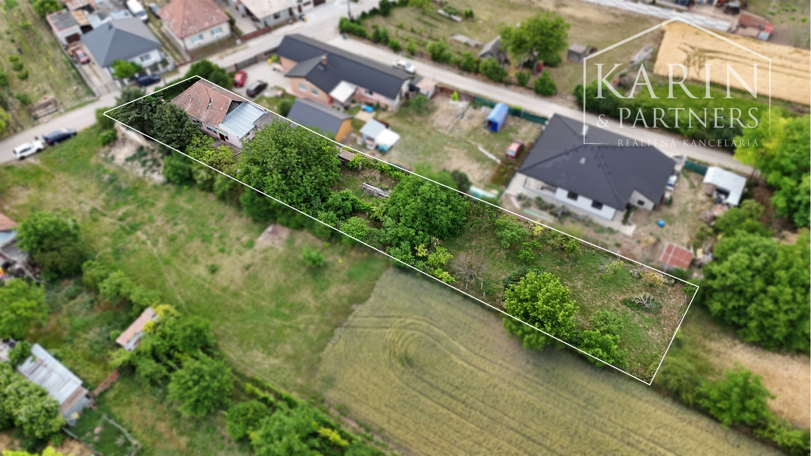 2i tehlový dom s vínnou pivnicou a pozemkom 1250 m²