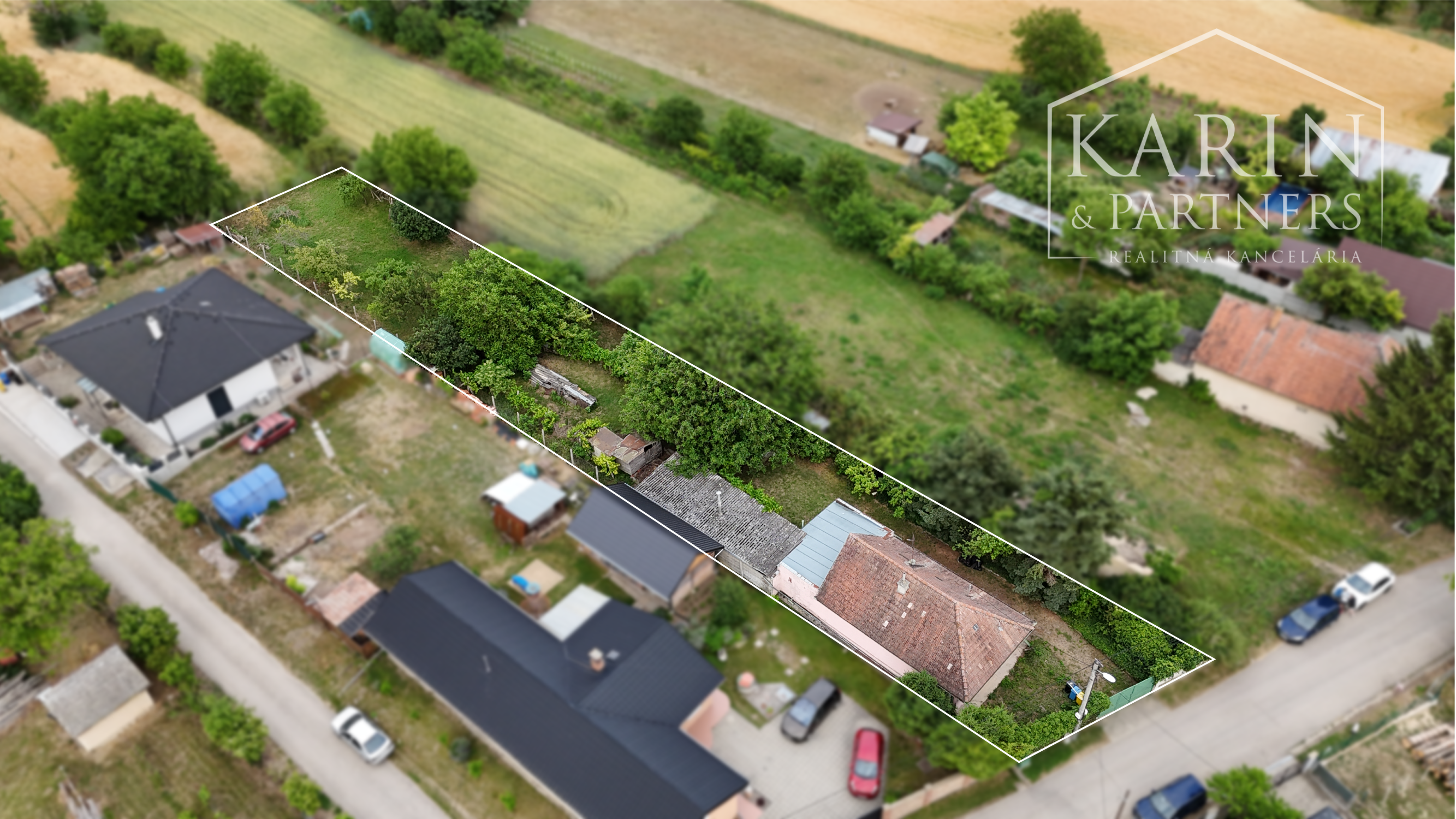 2i tehlový dom s vínnou pivnicou a pozemkom 1250 m²