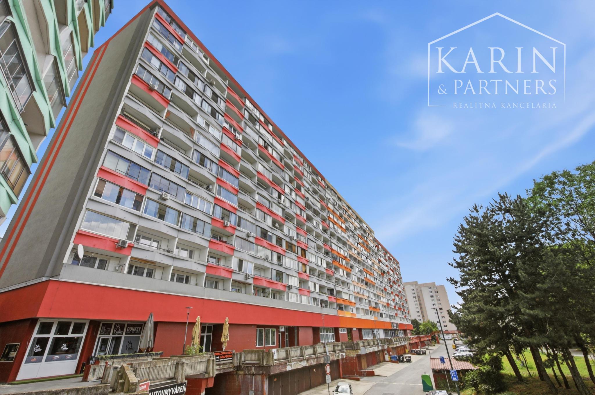 Predaj klimatizovaná garsónka so zasklenou lodžiou, Bratislava V - Petržalka, Blagoevova ulica