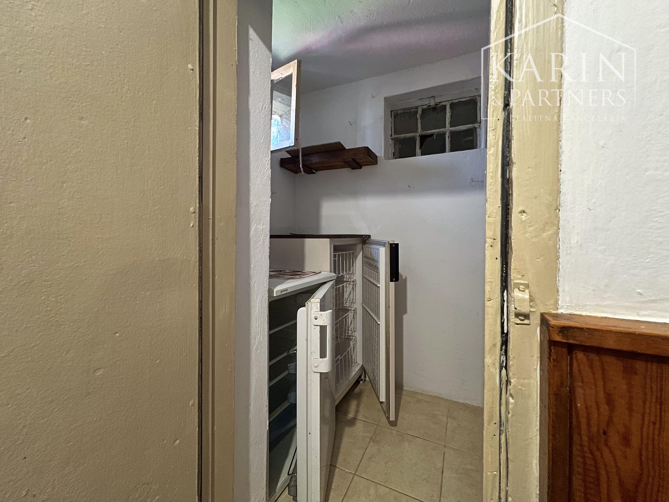 2i tehlový dom s vínnou pivnicou a pozemkom 1250 m²