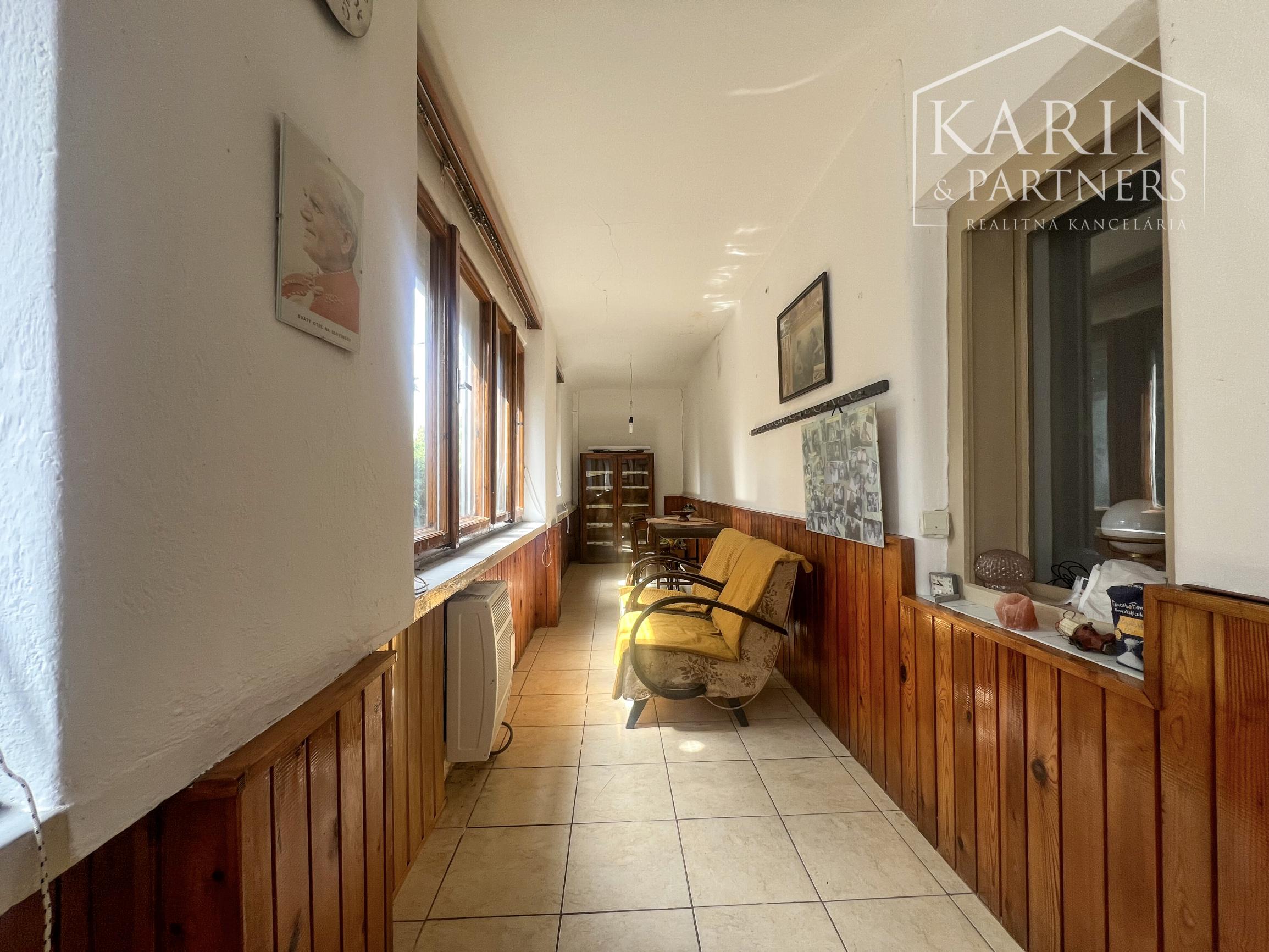 2i tehlový dom s vínnou pivnicou a pozemkom 1250 m²