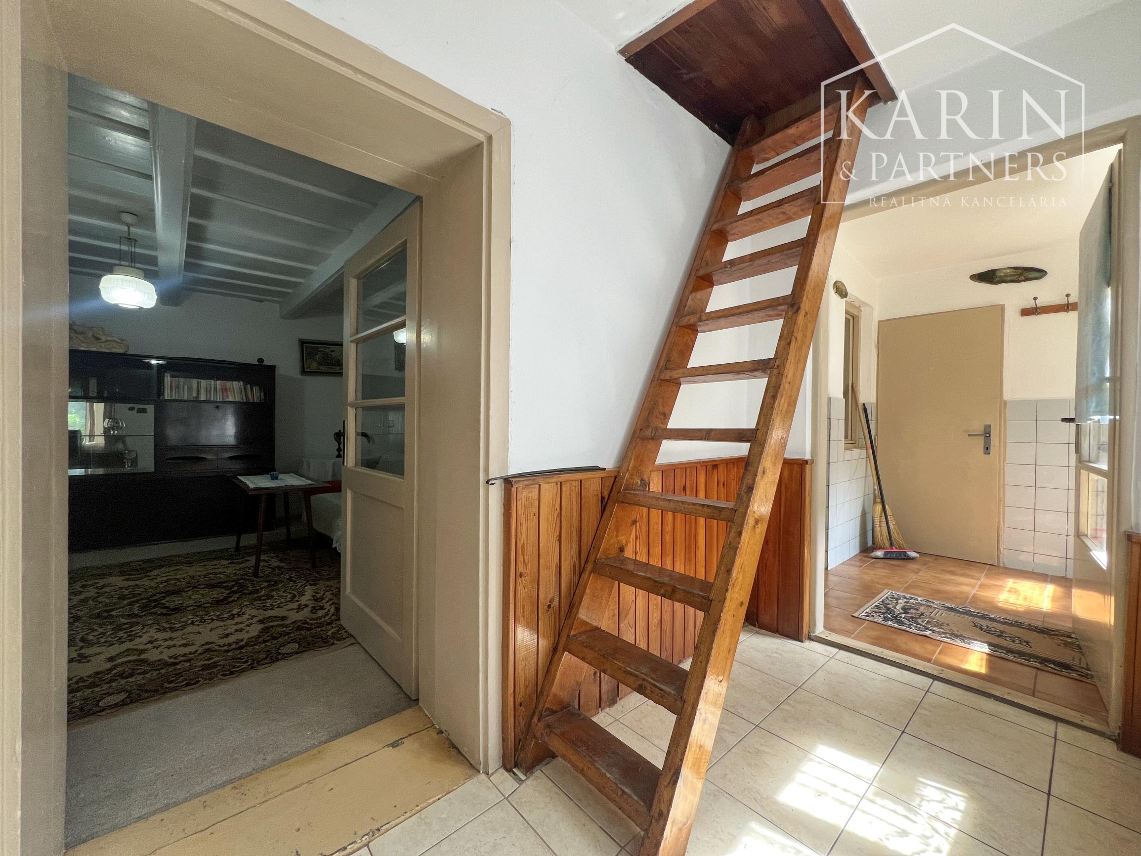 2i tehlový dom s vínnou pivnicou a pozemkom 1250 m²