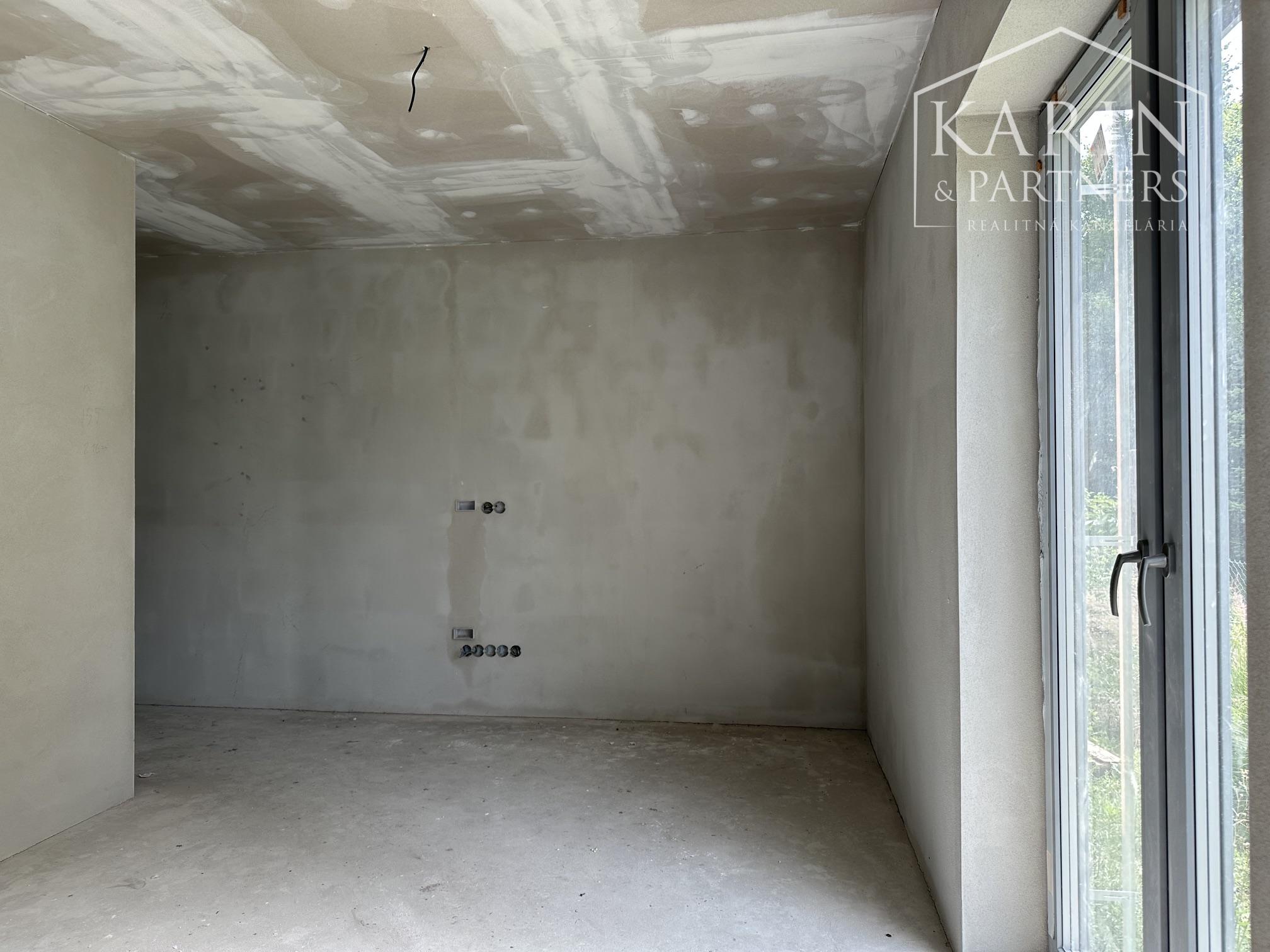 moderný dom s bazénom na predaj