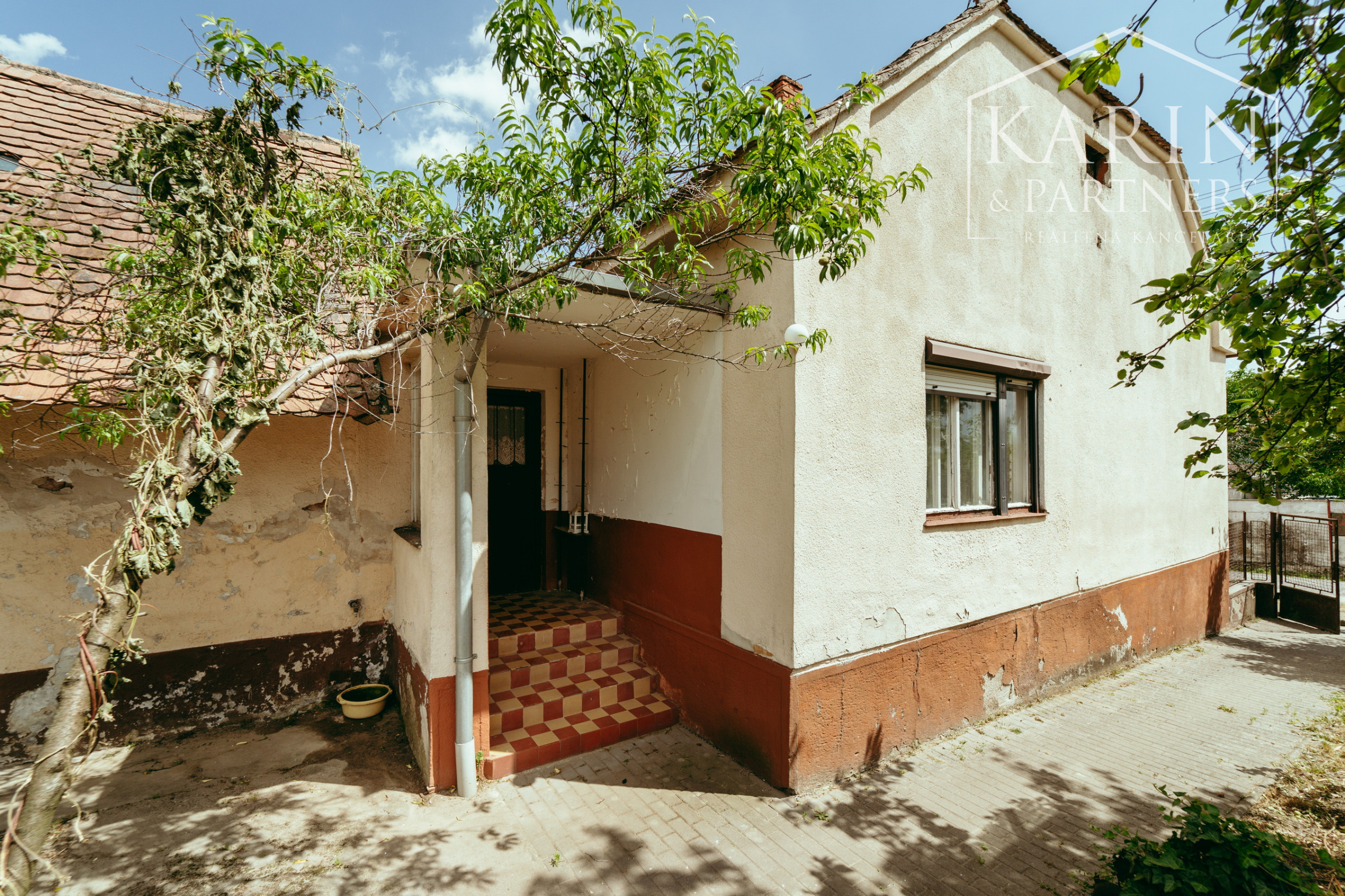Rodinný dom v pôvodnom stave v meste Šaštín-Stráže