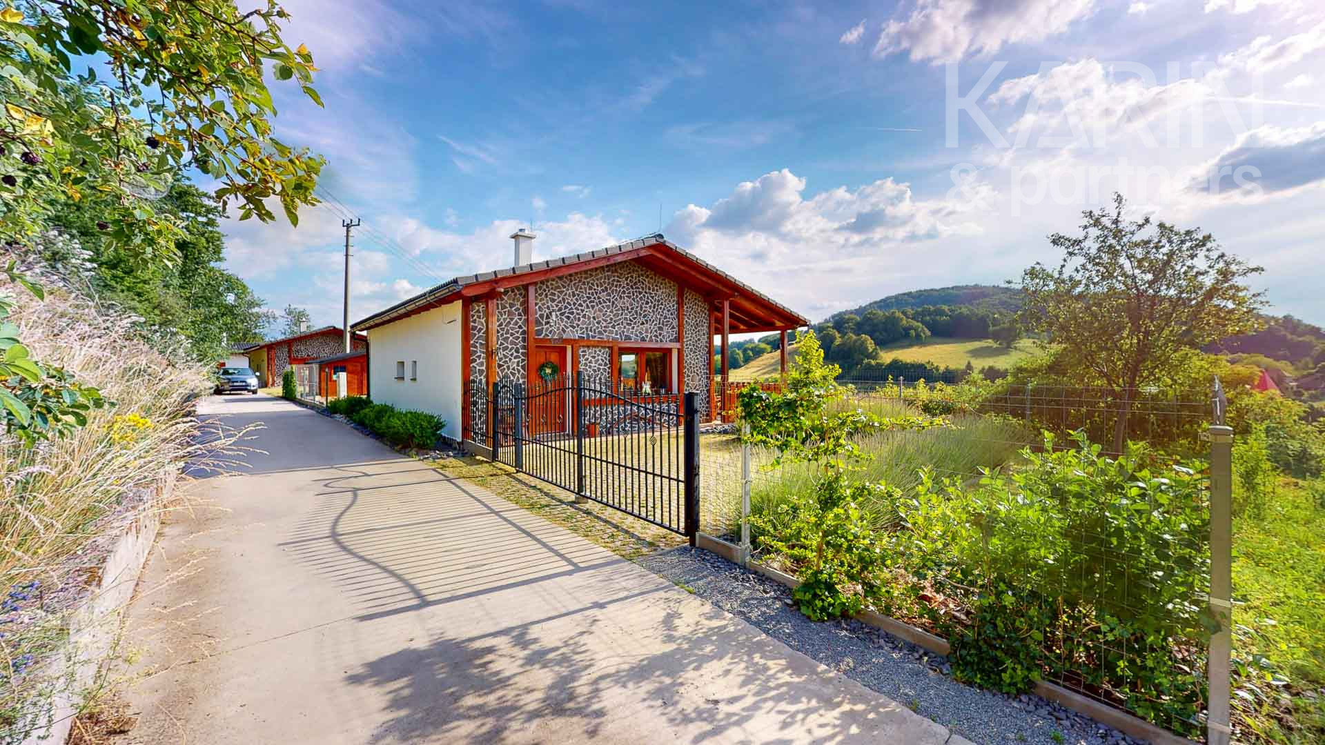 Prémiová novostavba rodinného domu s panoramatickým výhľadom (obec Uhliská) – Ideálna investícia a únik do prírody