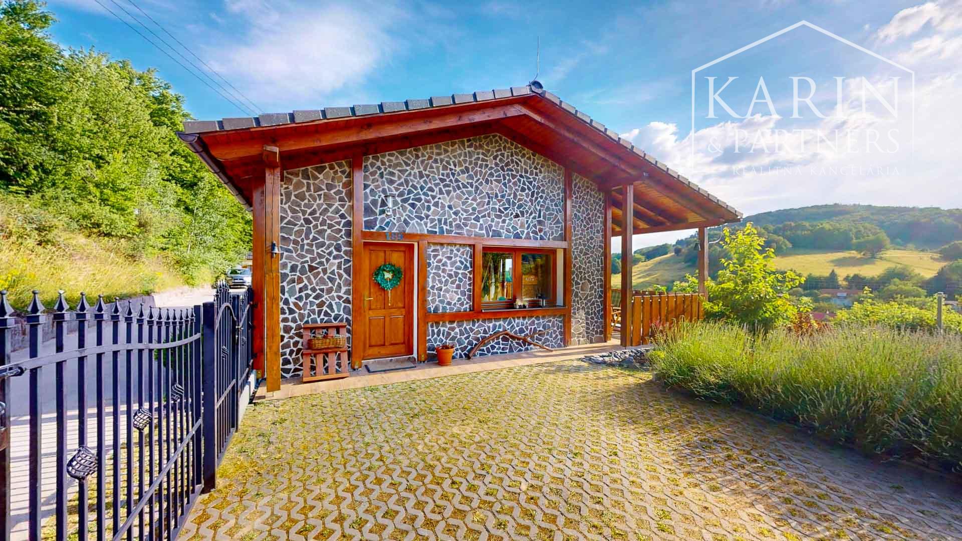 Prémiová novostavba rodinného domu s panoramatickým výhľadom (obec Uhliská) – Ideálna investícia a únik do prírody