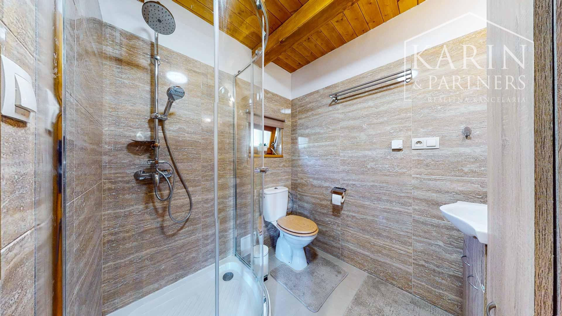 Prémiová novostavba rodinného domu s panoramatickým výhľadom (obec Uhliská) – Ideálna investícia a únik do prírody