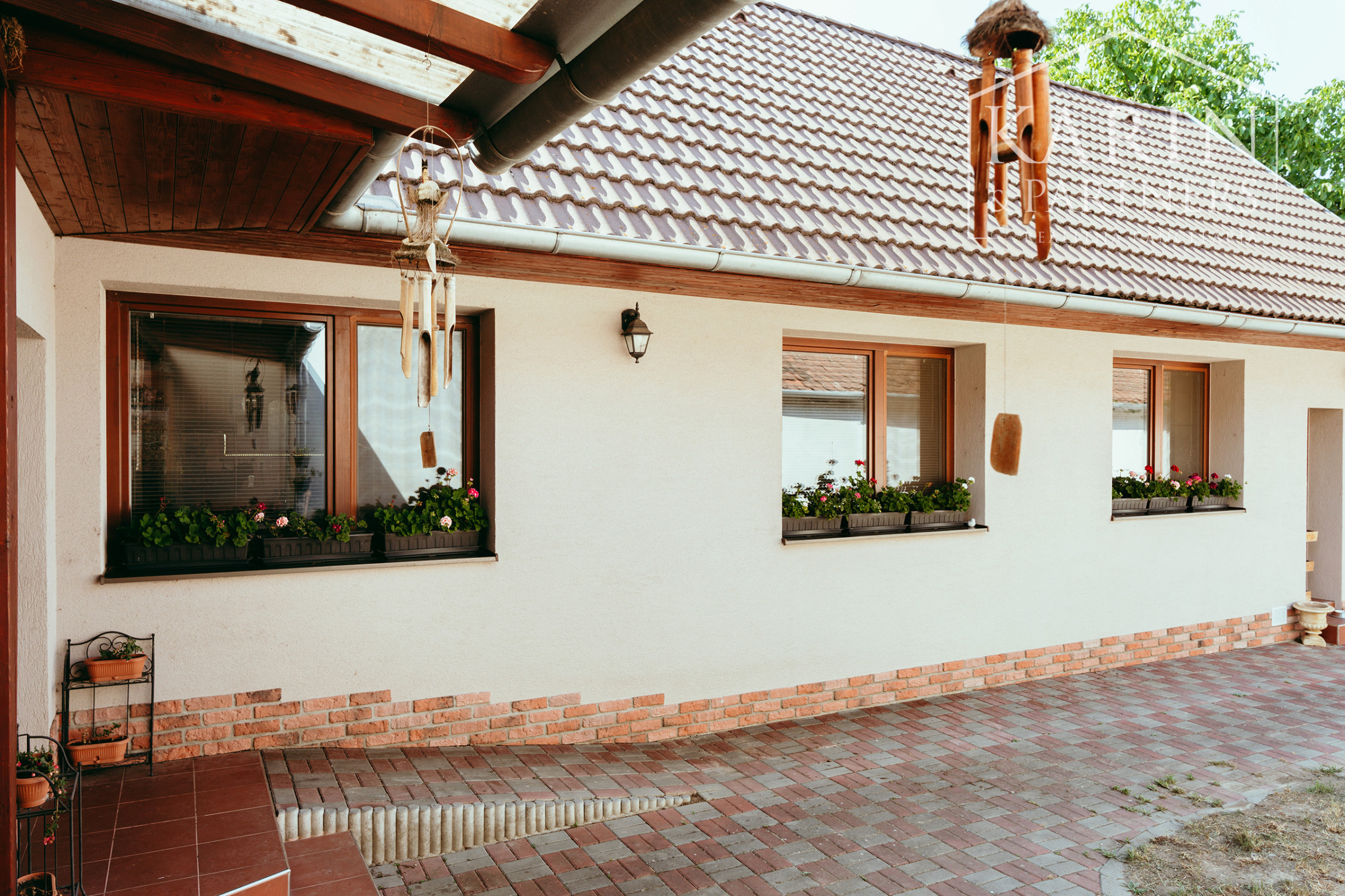 ZREKONŠTRUOVANÝ A ZARIADENÝ 3i RODINNÝ DOM V SKALICI