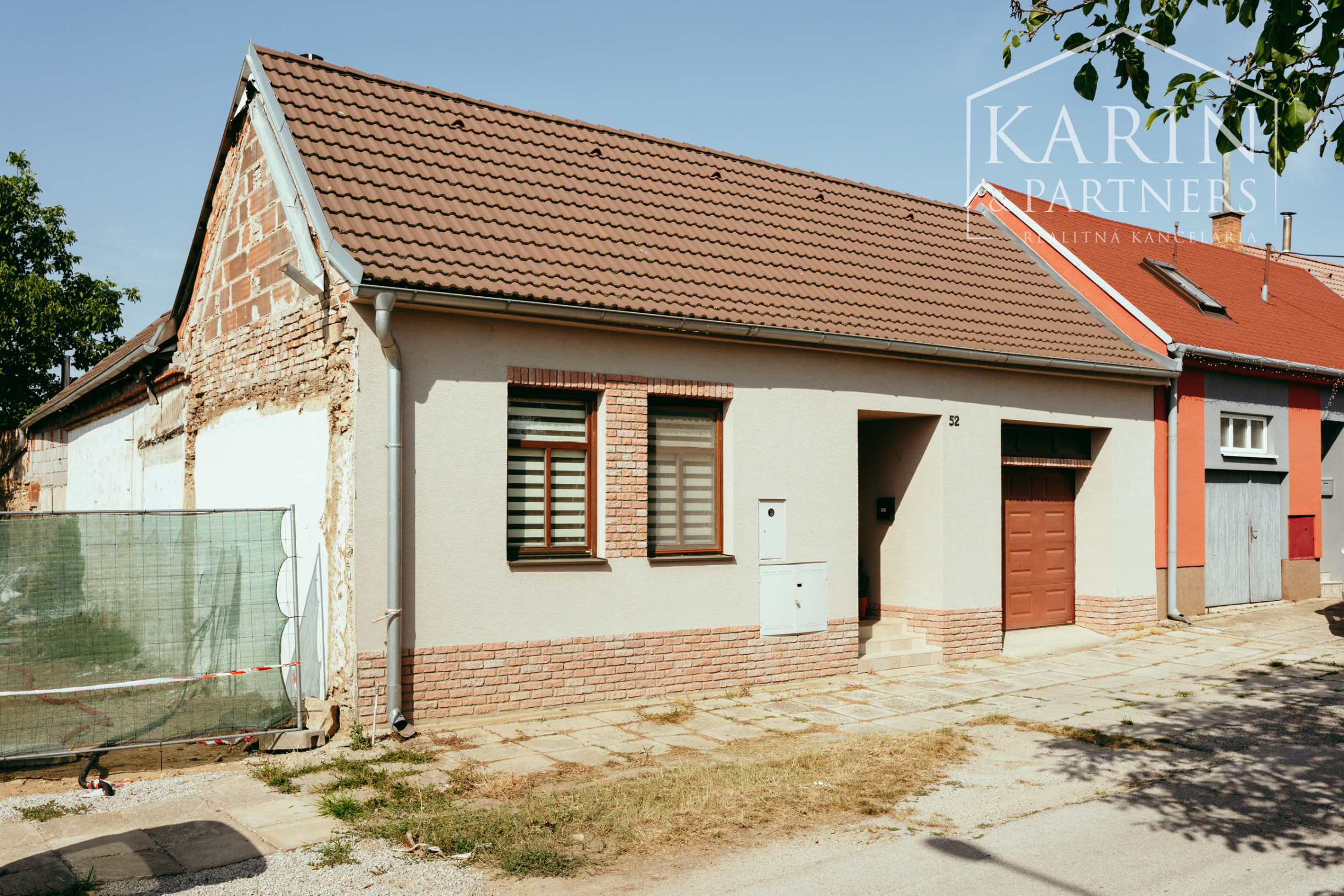 ZREKONŠTRUOVANÝ A ZARIADENÝ 3i RODINNÝ DOM V SKALICI