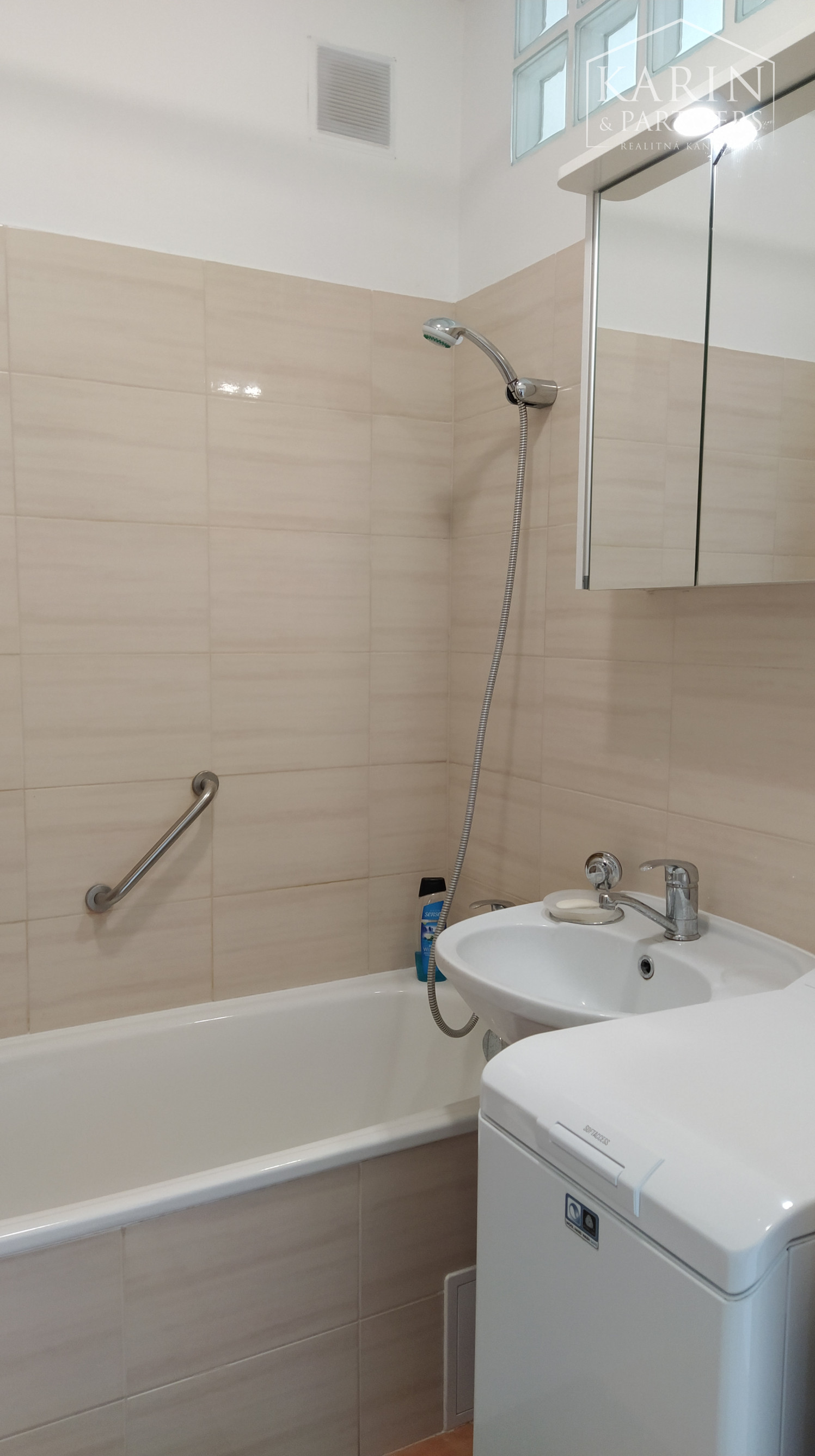 Prenájom rekonštr. 3 izb. byt 65m2 s balkónom 2m2 na Tokajíckej ul., BA II. Ružinov.