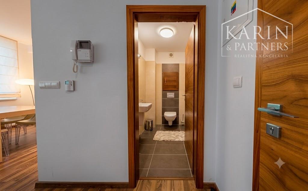 Na predaj atraktívny 2-izb.apartmán pri jazere Štrbské pleso