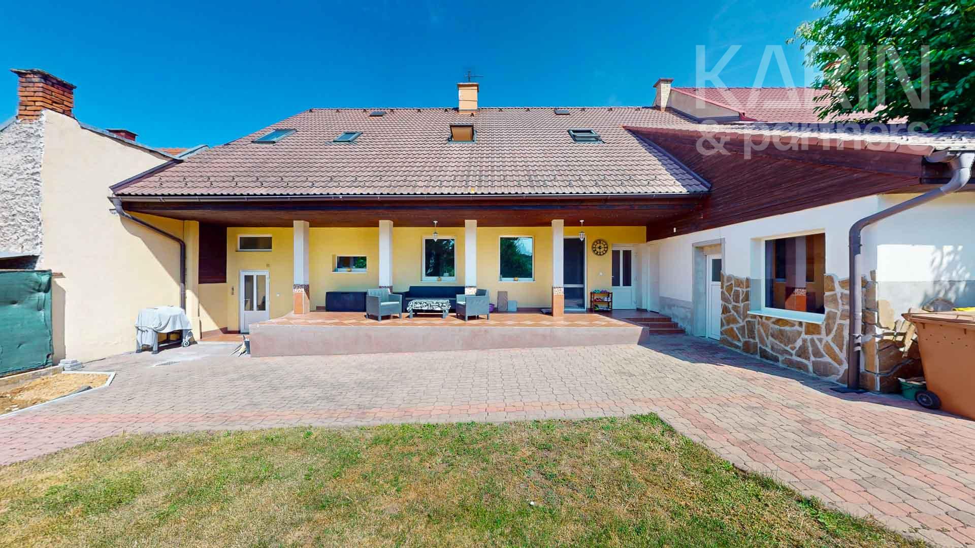 Kompletne zrekonštruovaný 6-izbový rodinný dom s garážou v tichej uličke priamo v tesnej blízkosti centra Zvolena