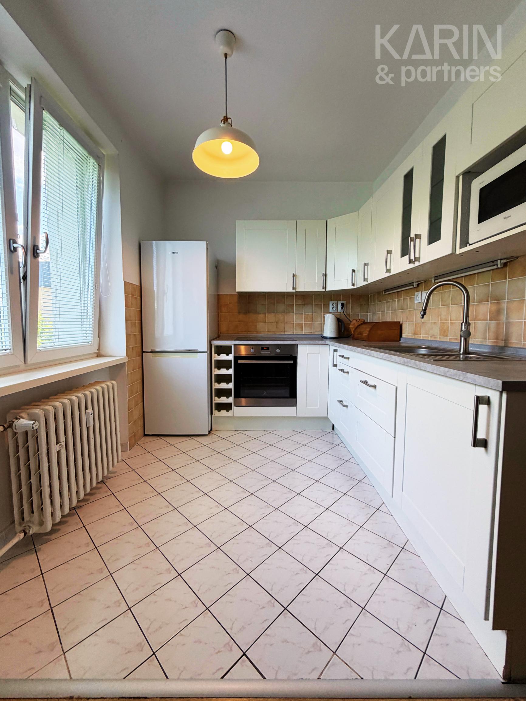 PRIESTRANNÝ ZARIADENÝ 2I BYT S BALKÓNOM A ŠATNÍKOM PRI RAČIANSKOM MÝTE