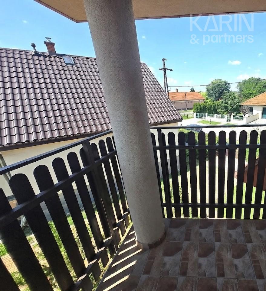 VÝNIMOČNÝ RODINNÝ DOM S BAZÉNOM A NÁDHERNOU ZÁHRADOU V DUNAKILITI – MAĎARSKO